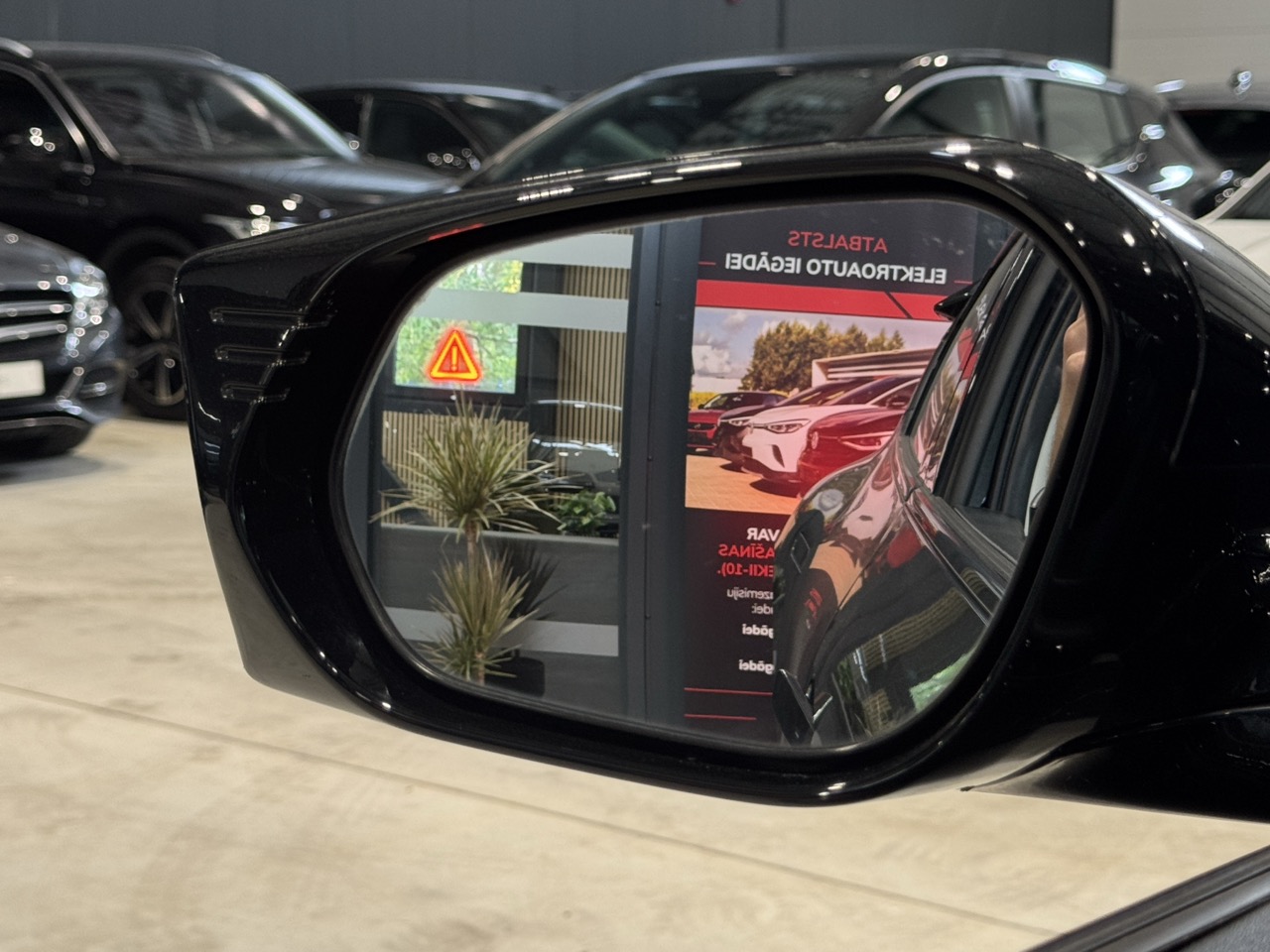 Car image 27