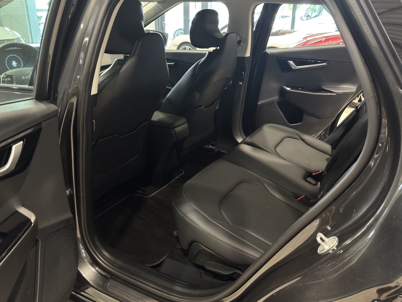 Car image 28
