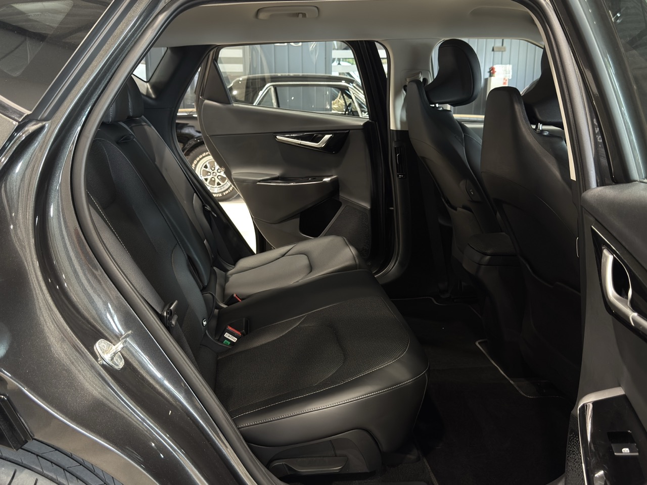 Car image 31