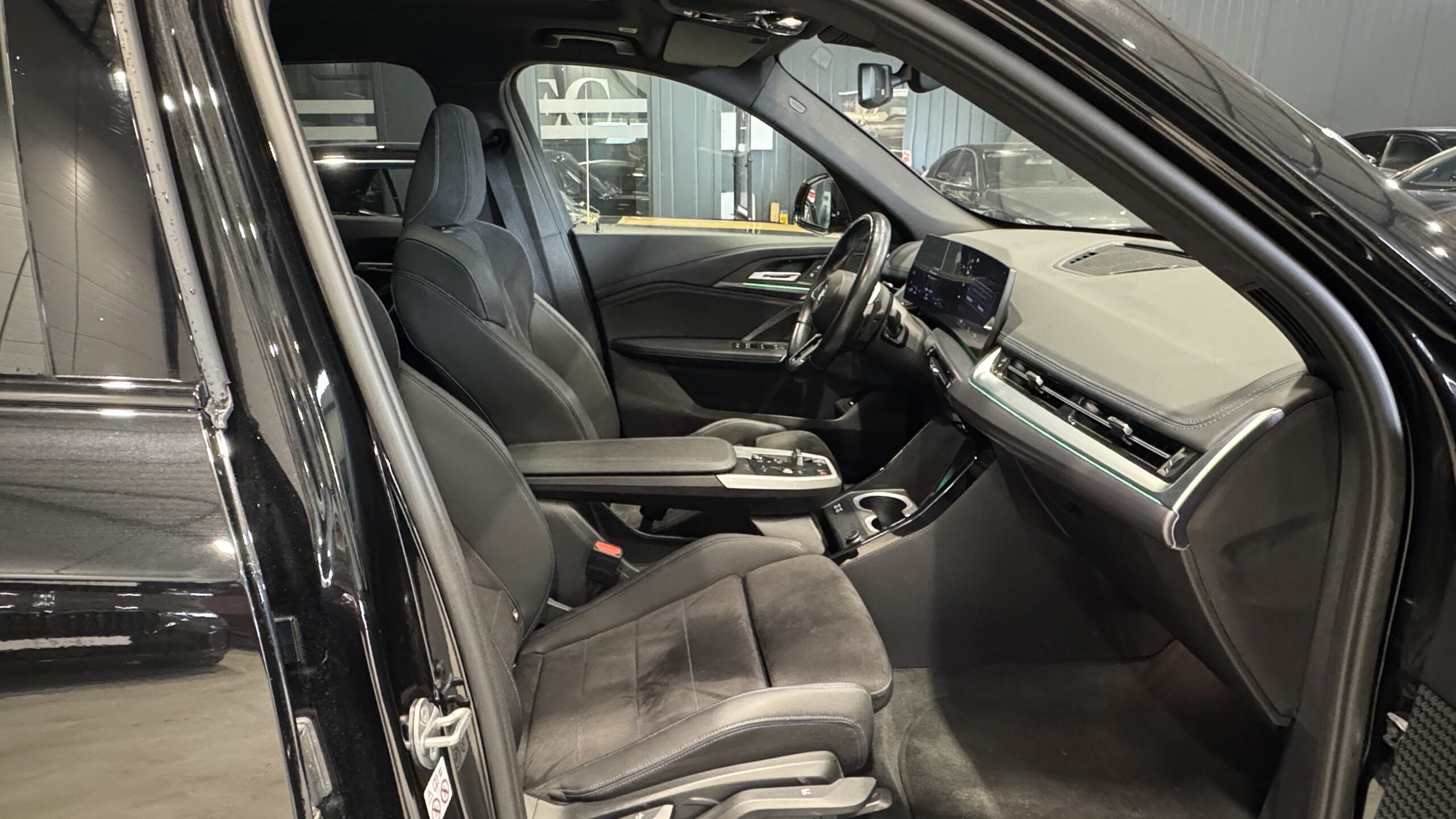 Car image 10