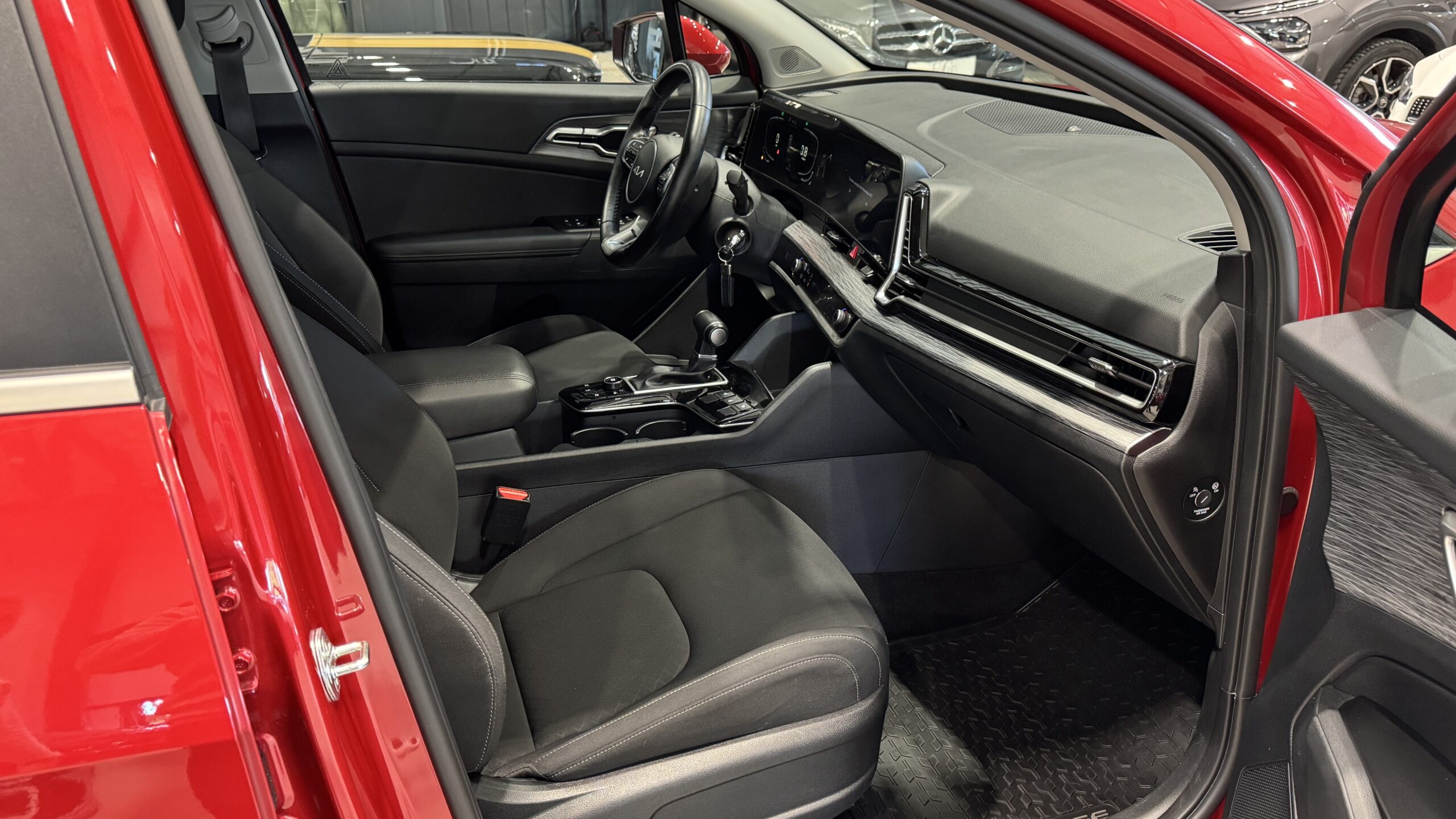 Car image 9