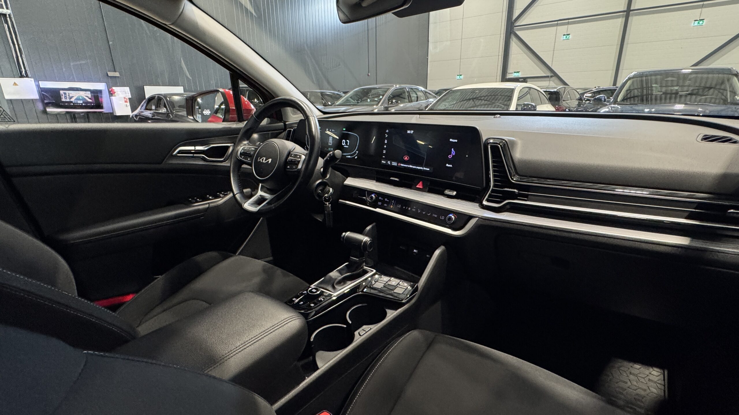 Car image 11