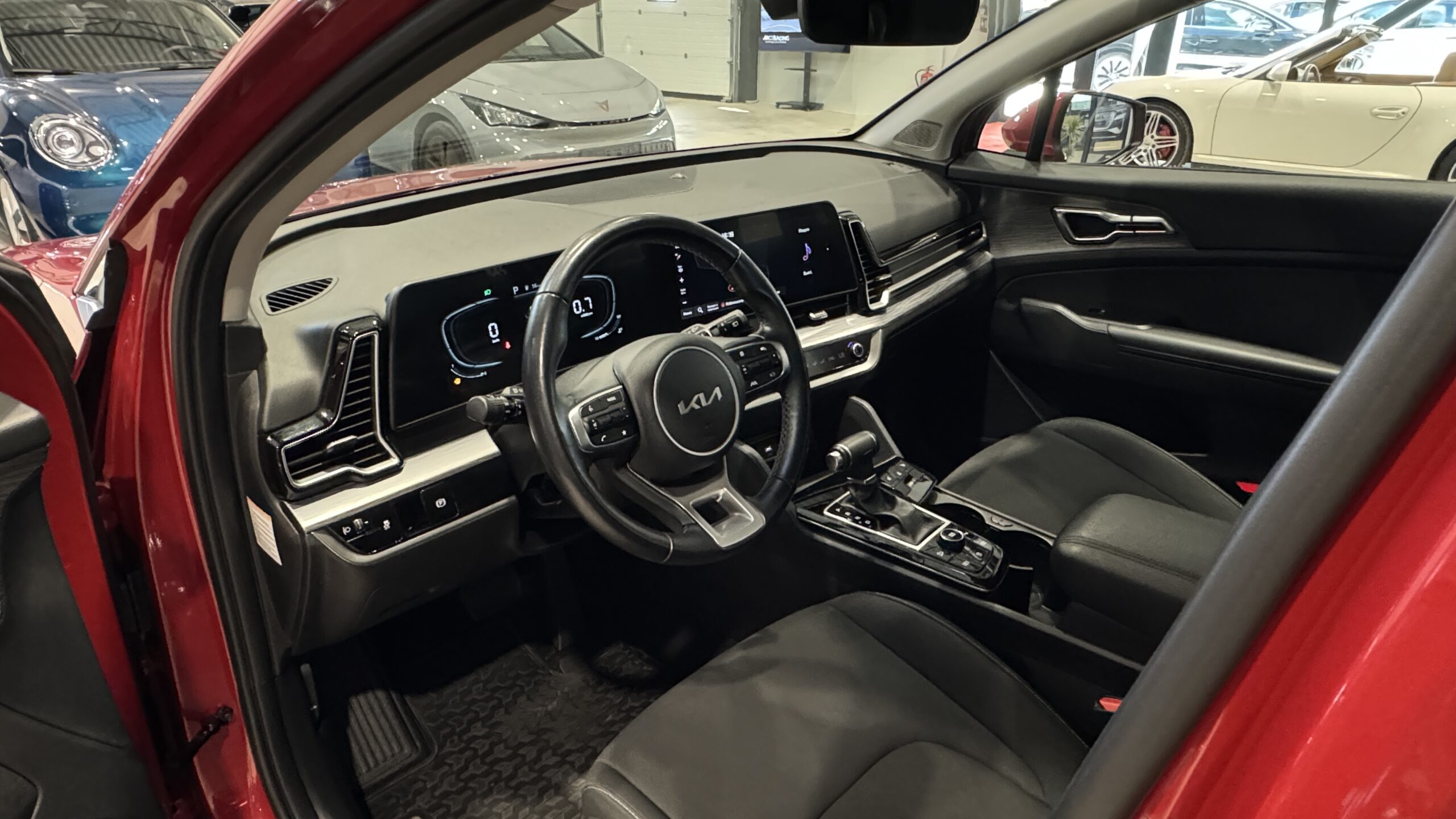 Car image 14