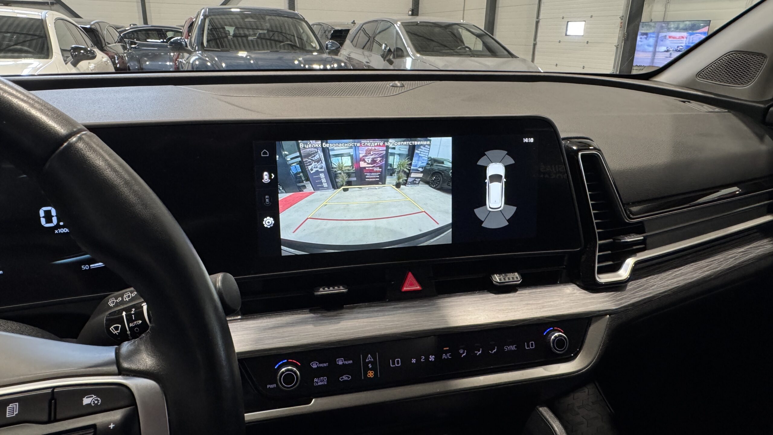 Car image 19