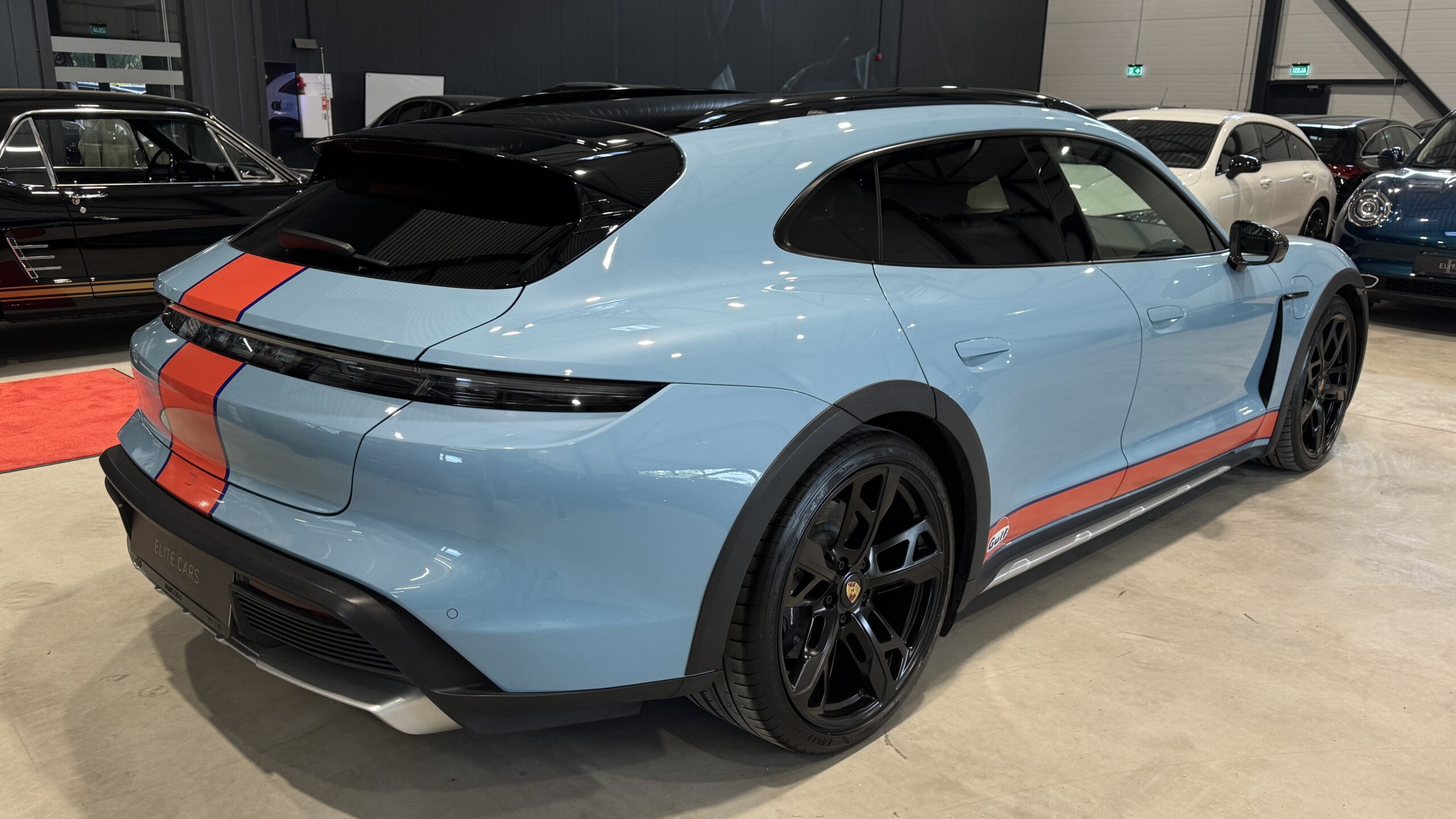 Car image 3
