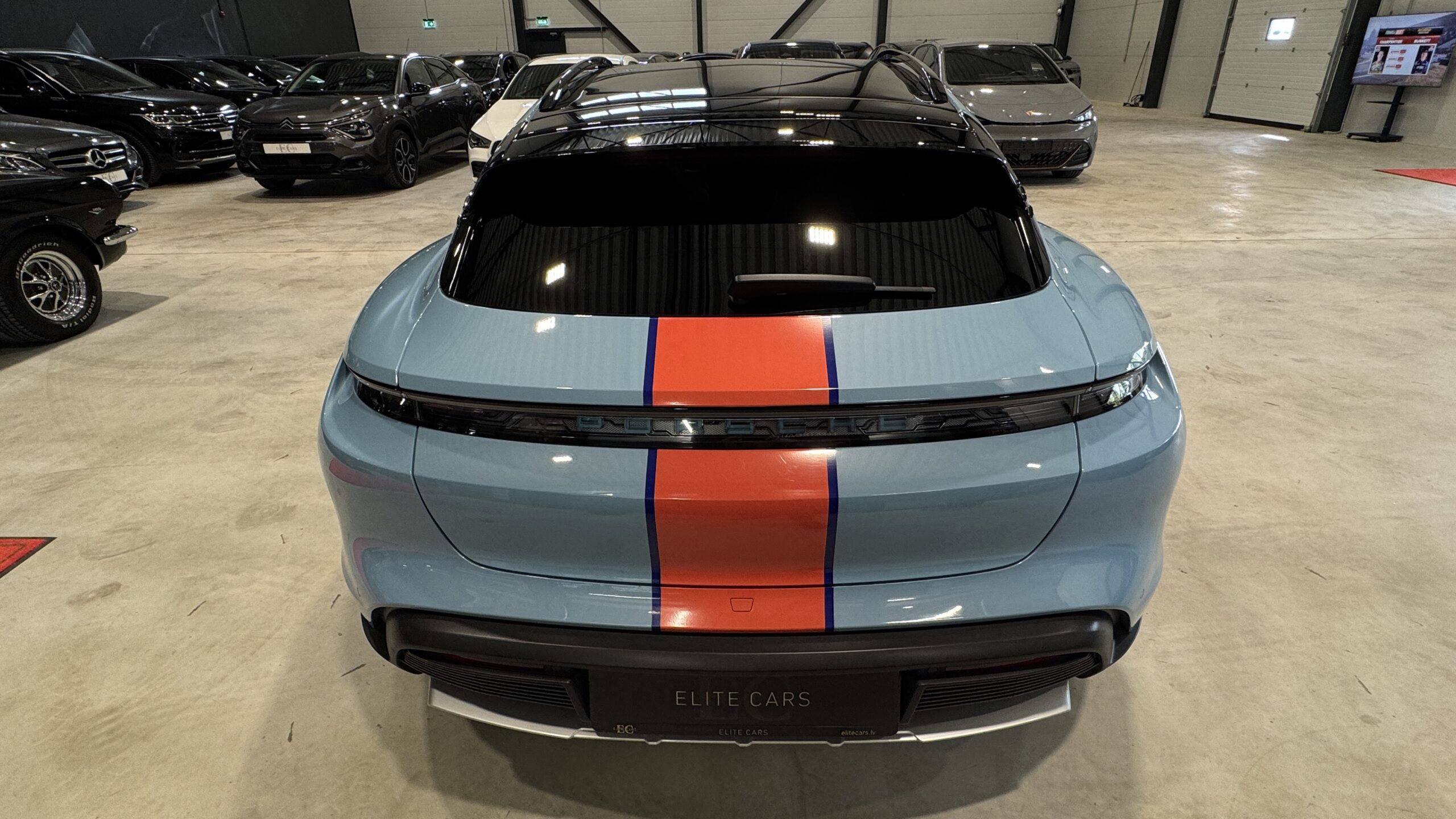 Car image 4