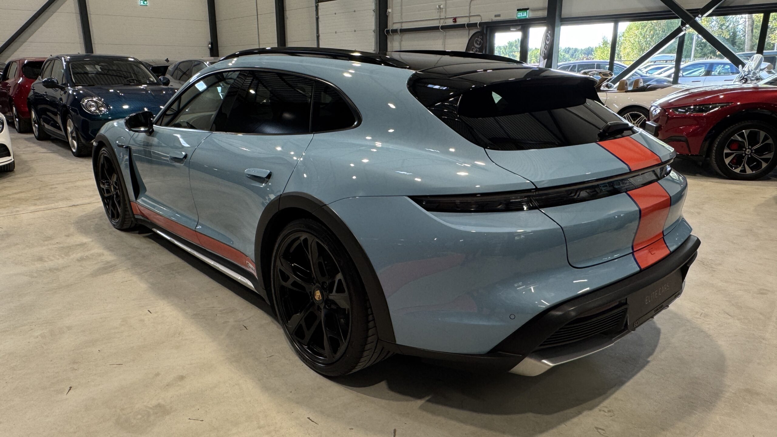 Car image 5