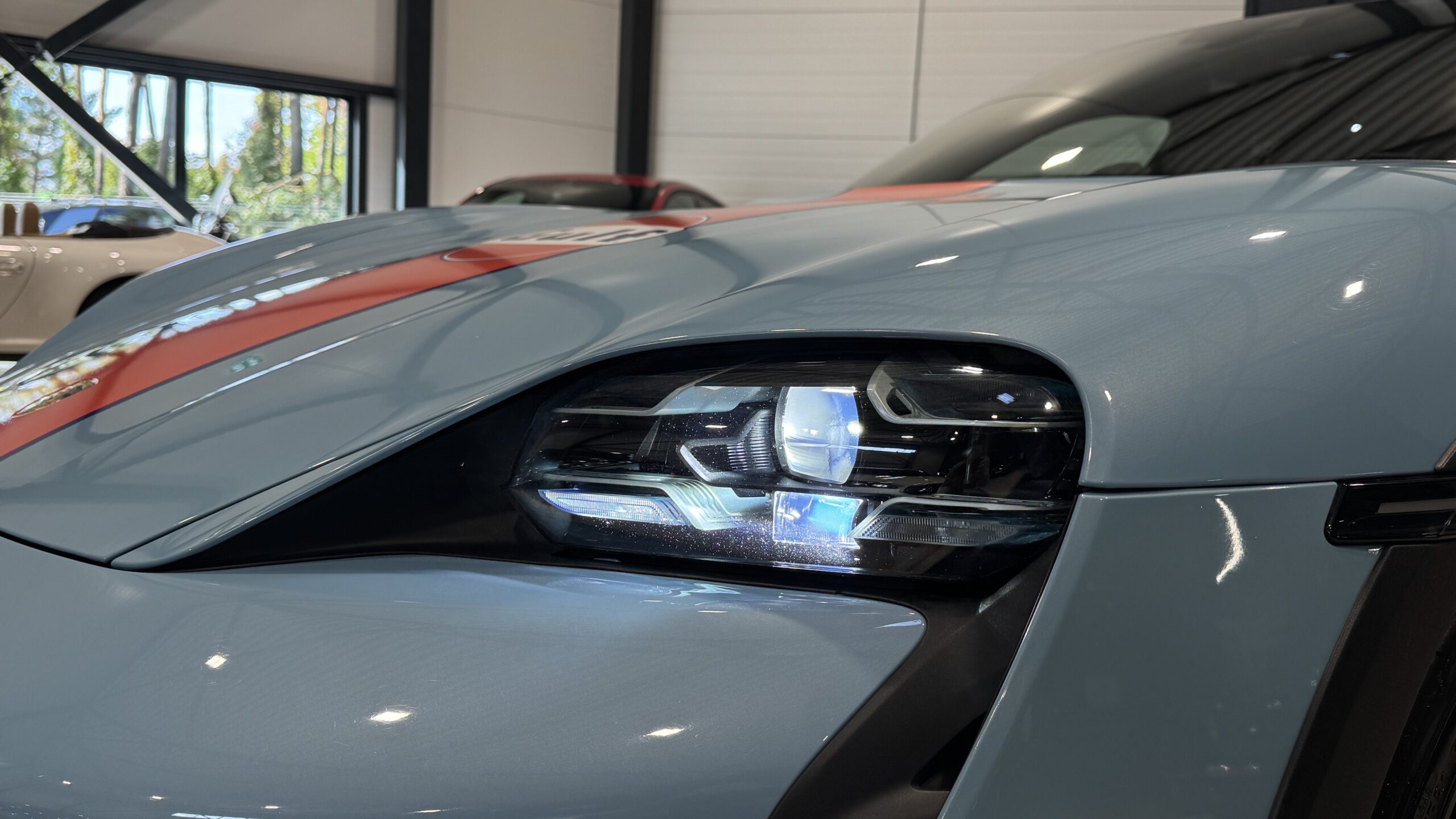 Car image 12