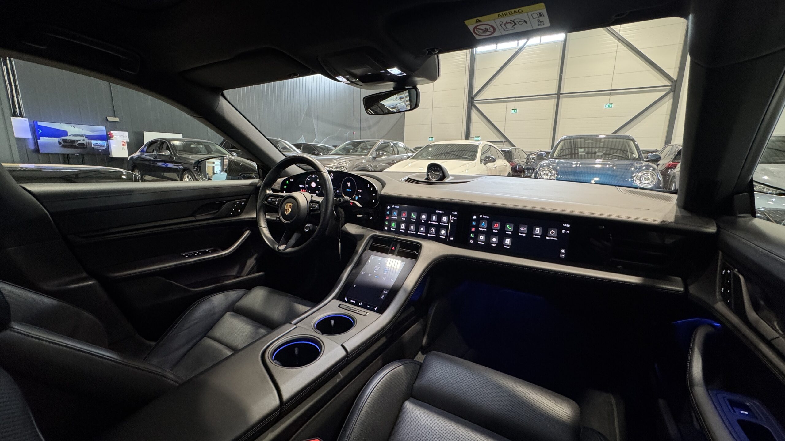 Car image 18
