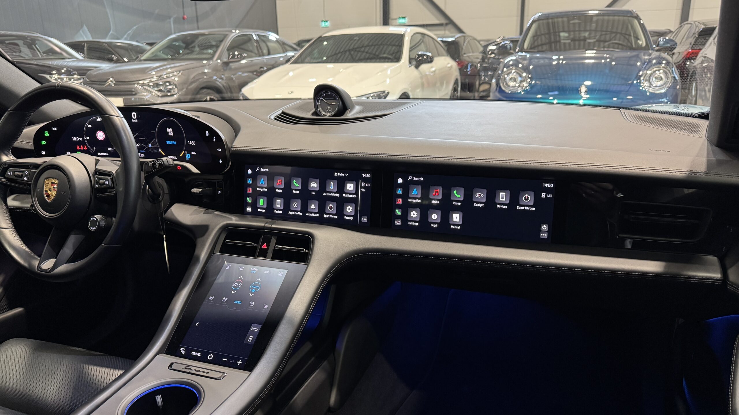 Car image 19