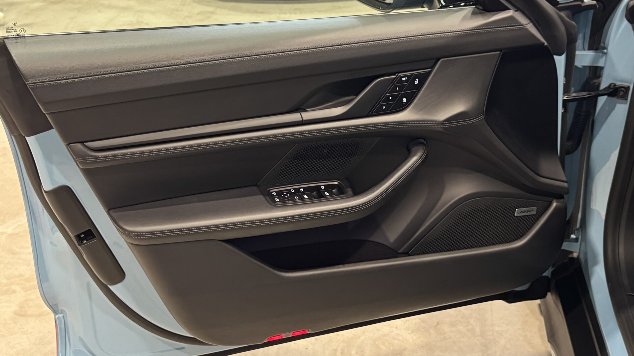 Car image 26