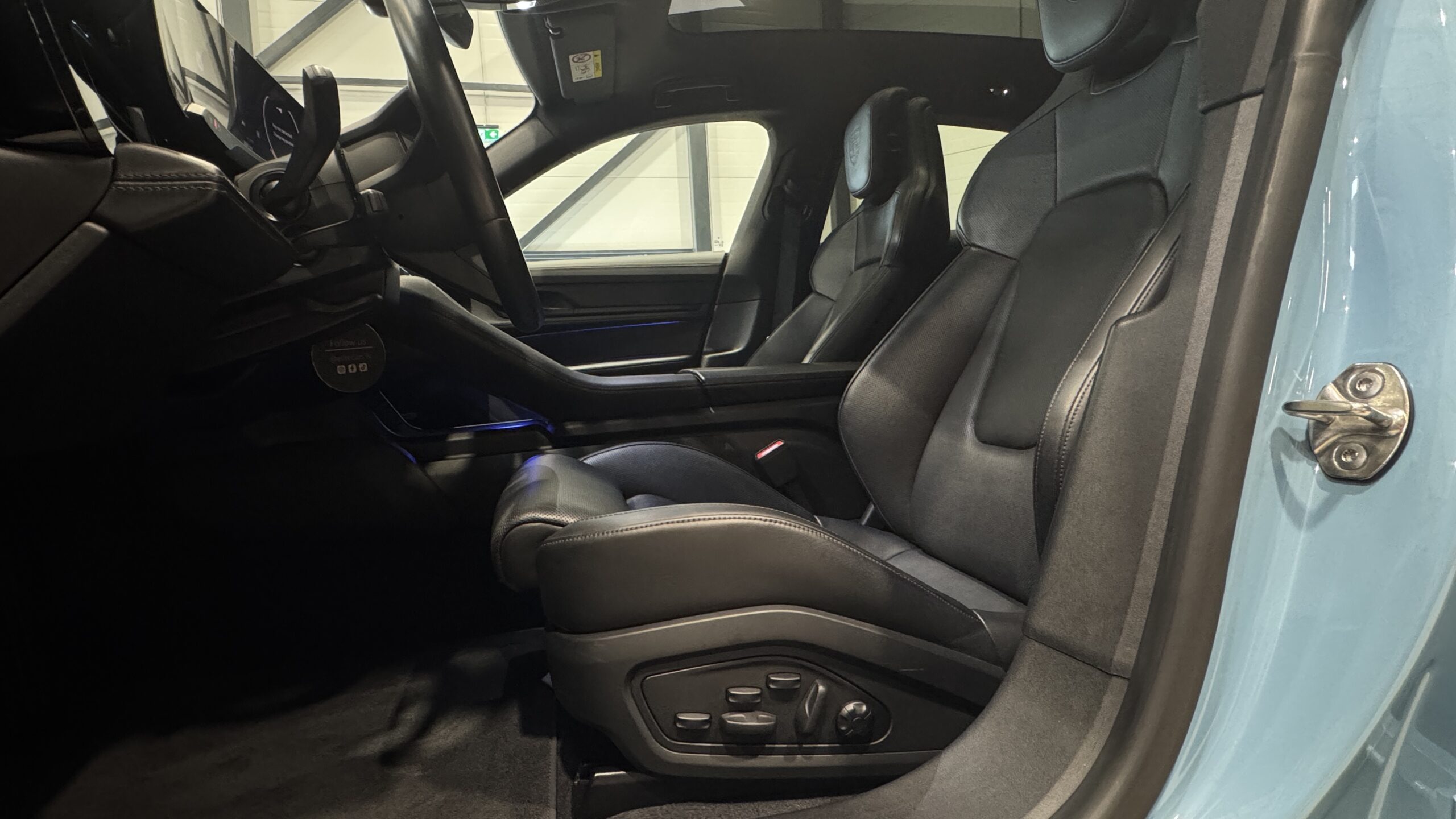 Car image 29