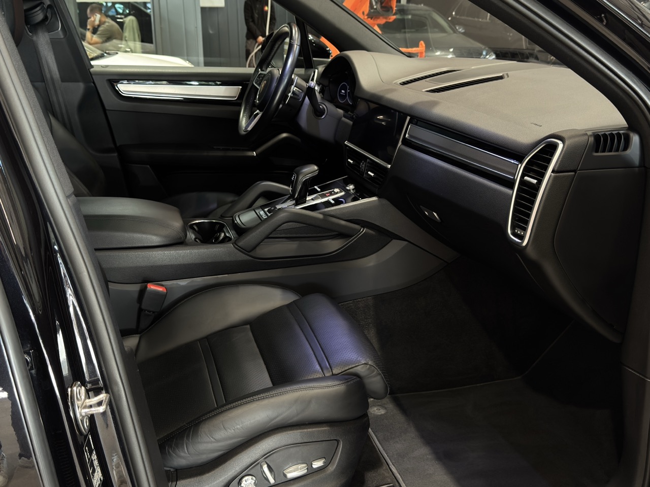 Car image 13