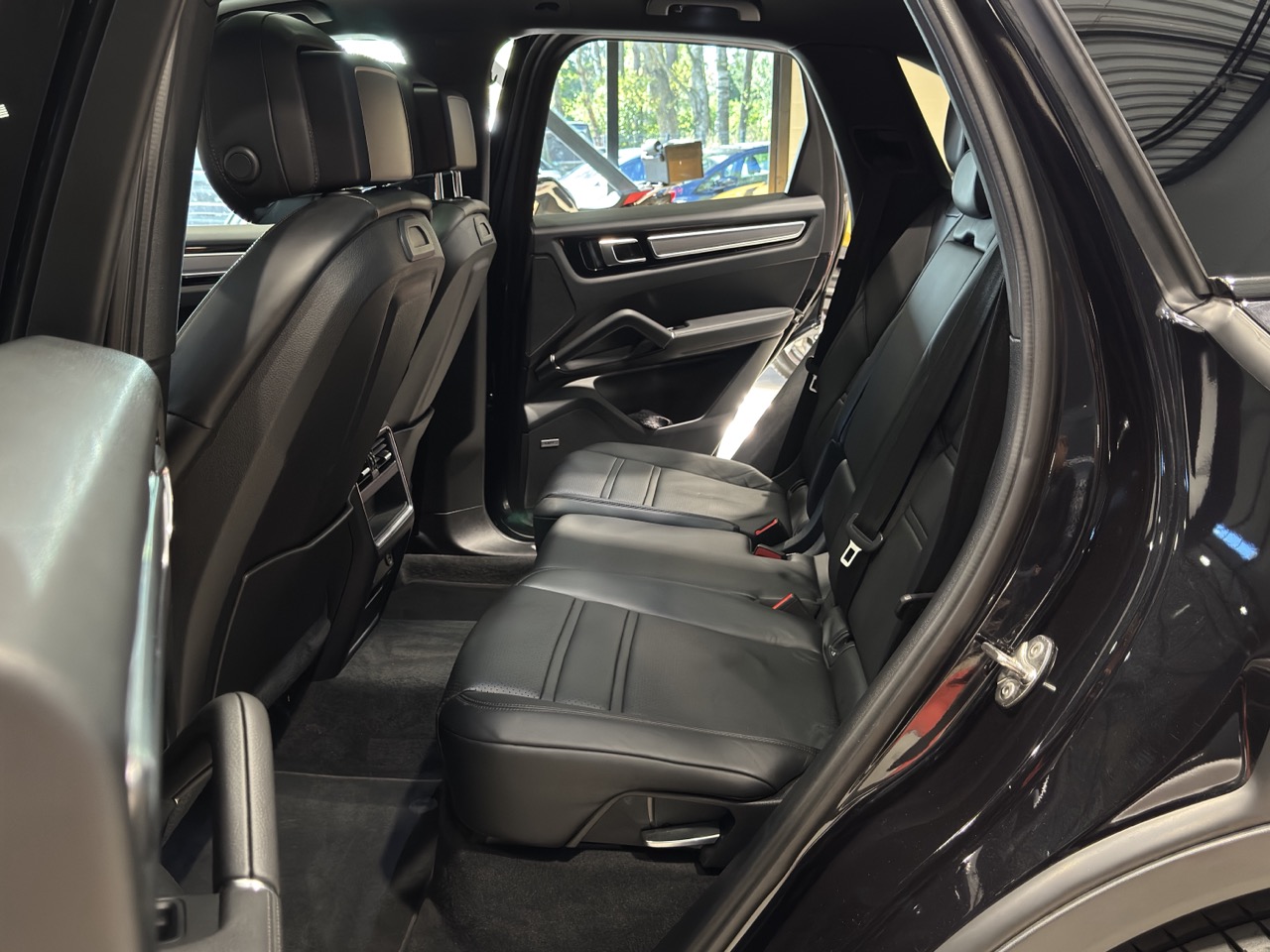 Car image 28
