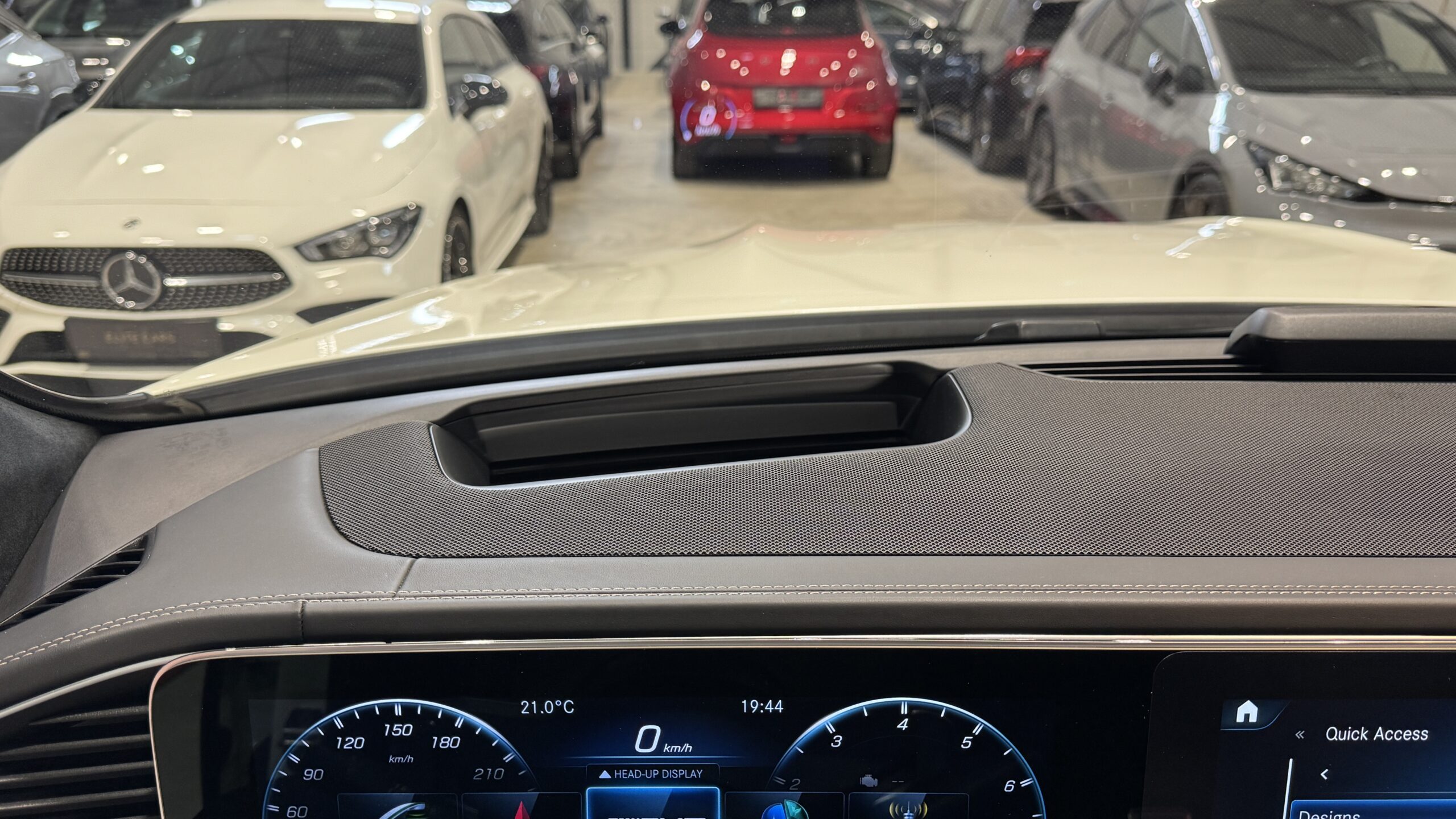 Car image 28