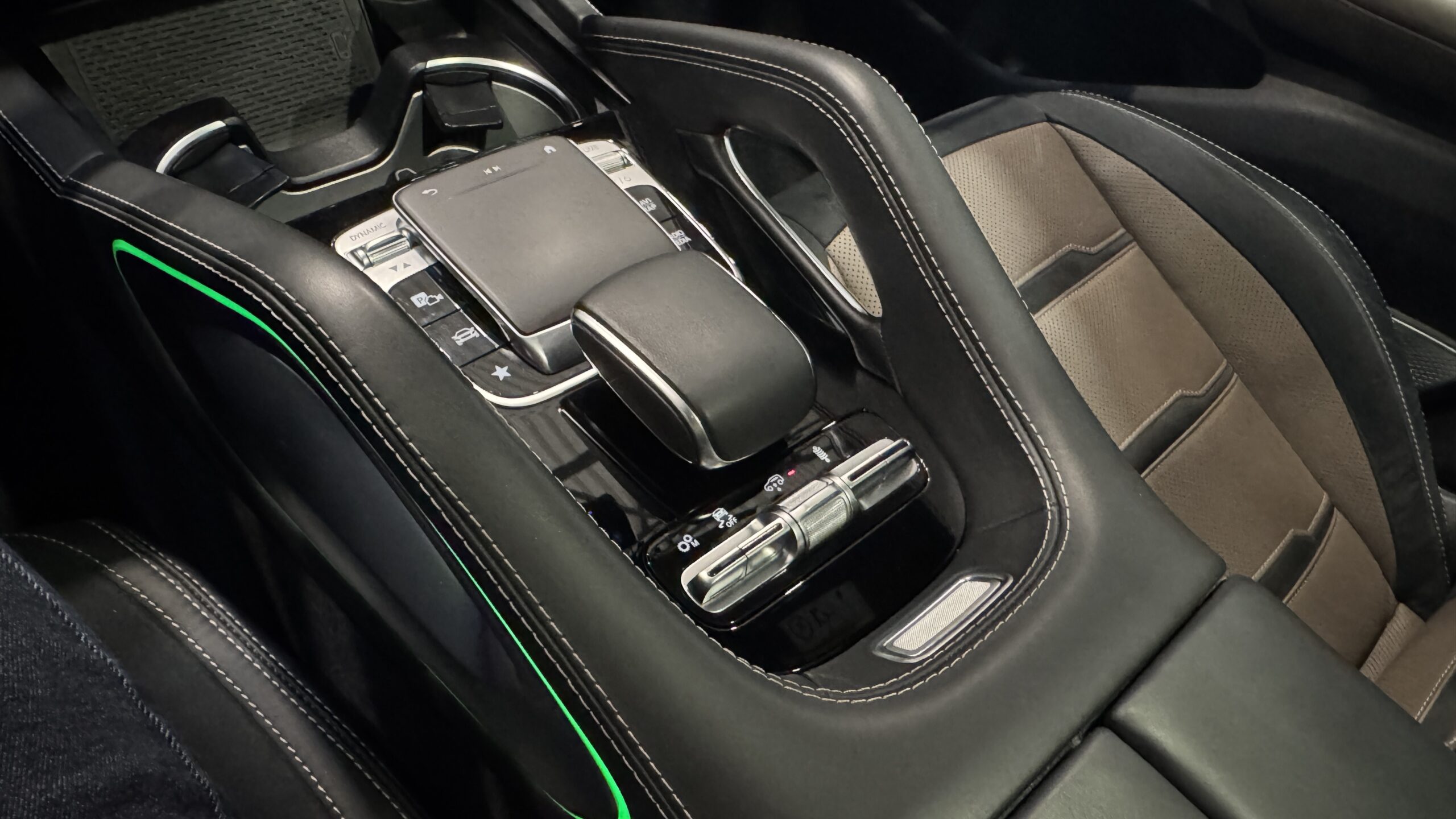 Car image 30