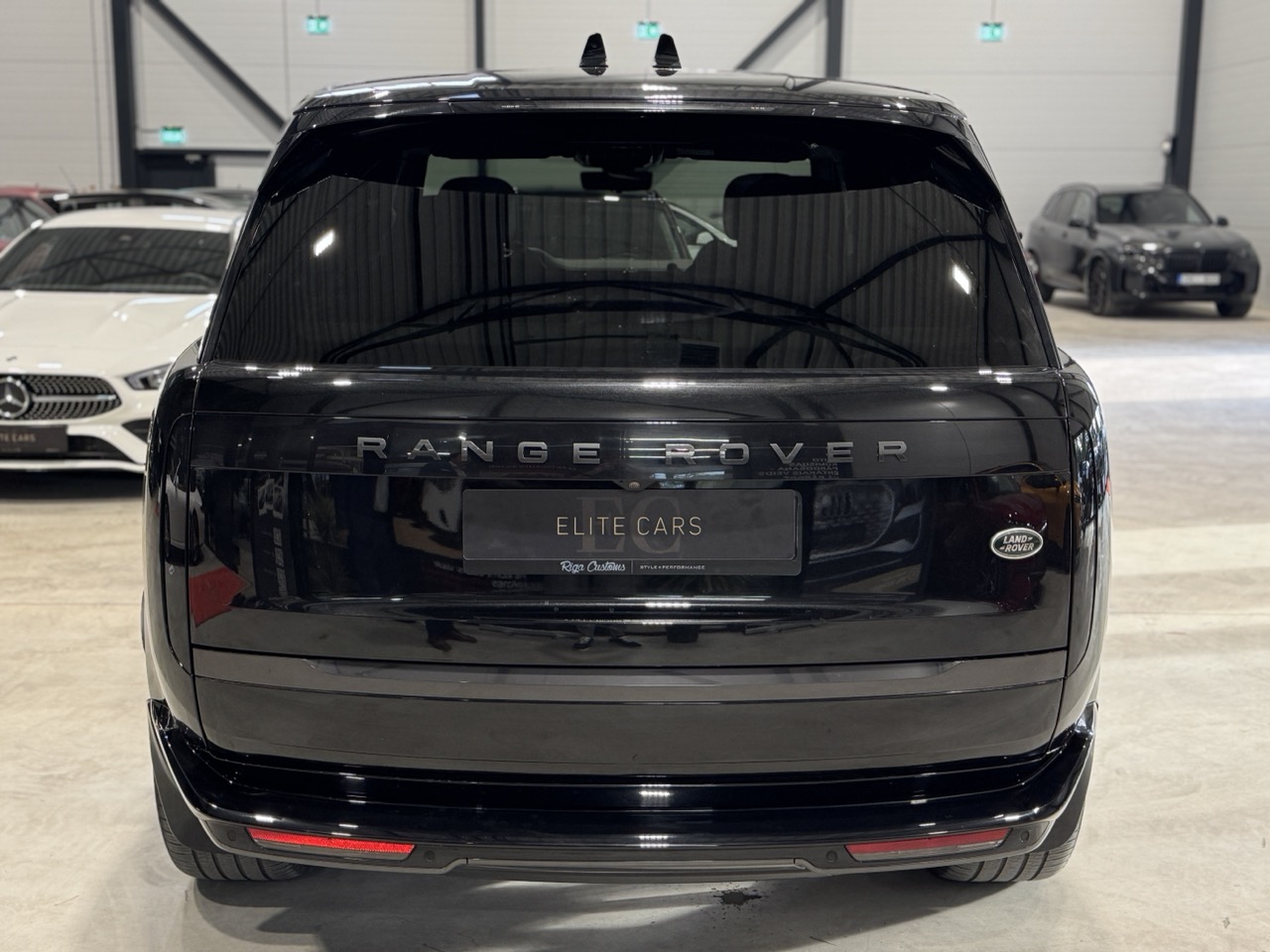 Car image 4