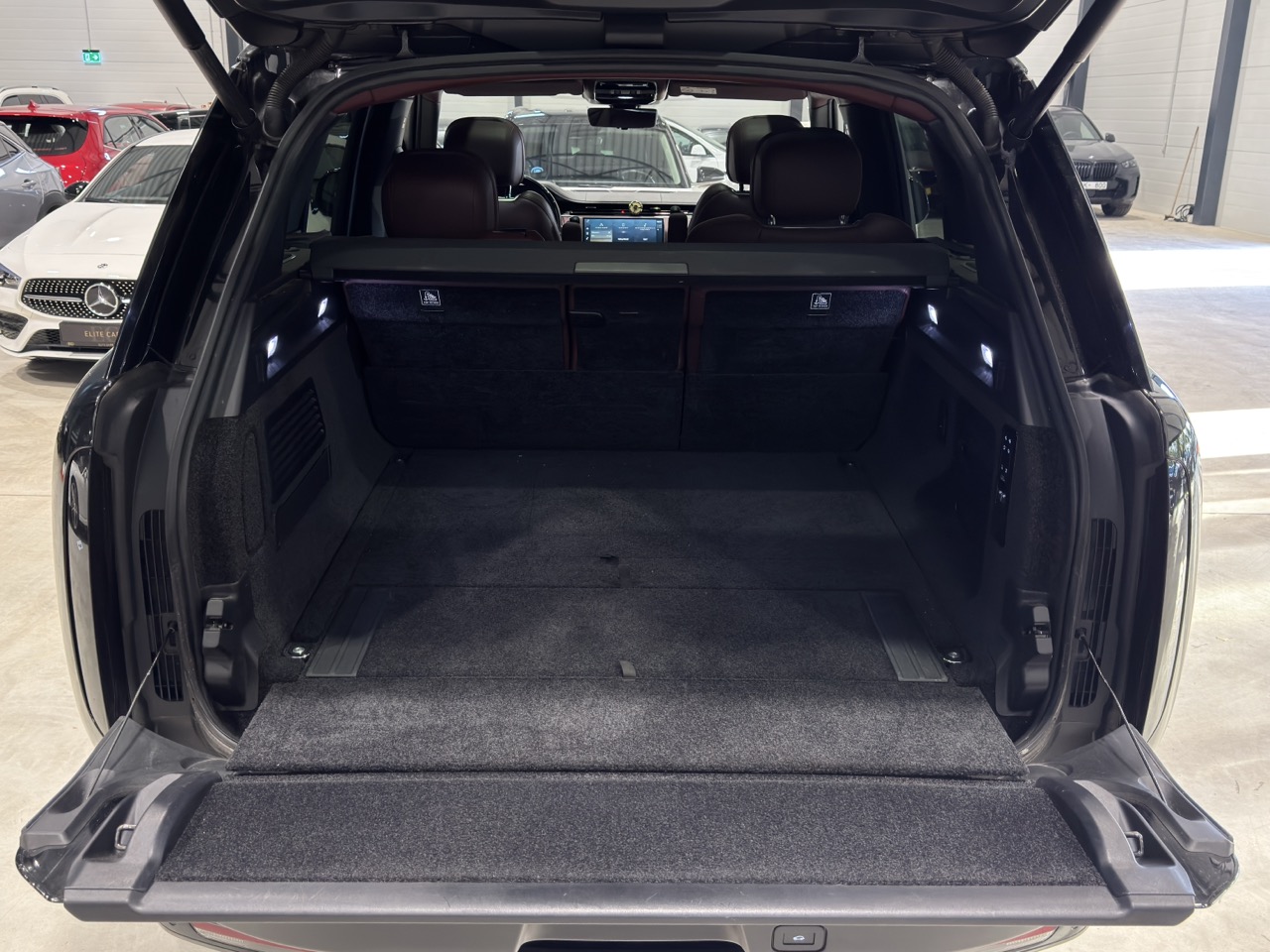 Car image 29