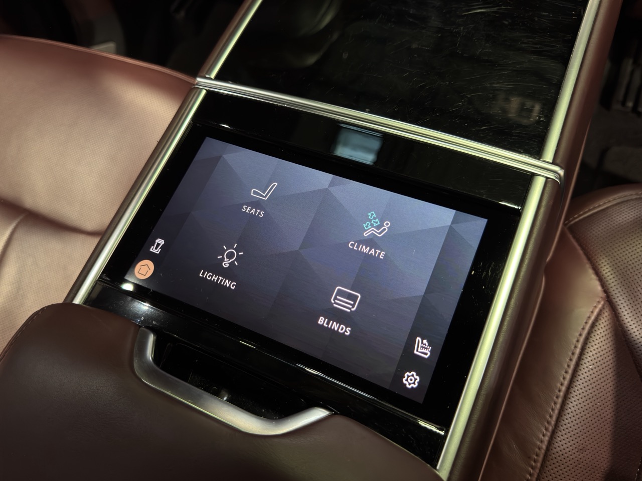 Car image 24