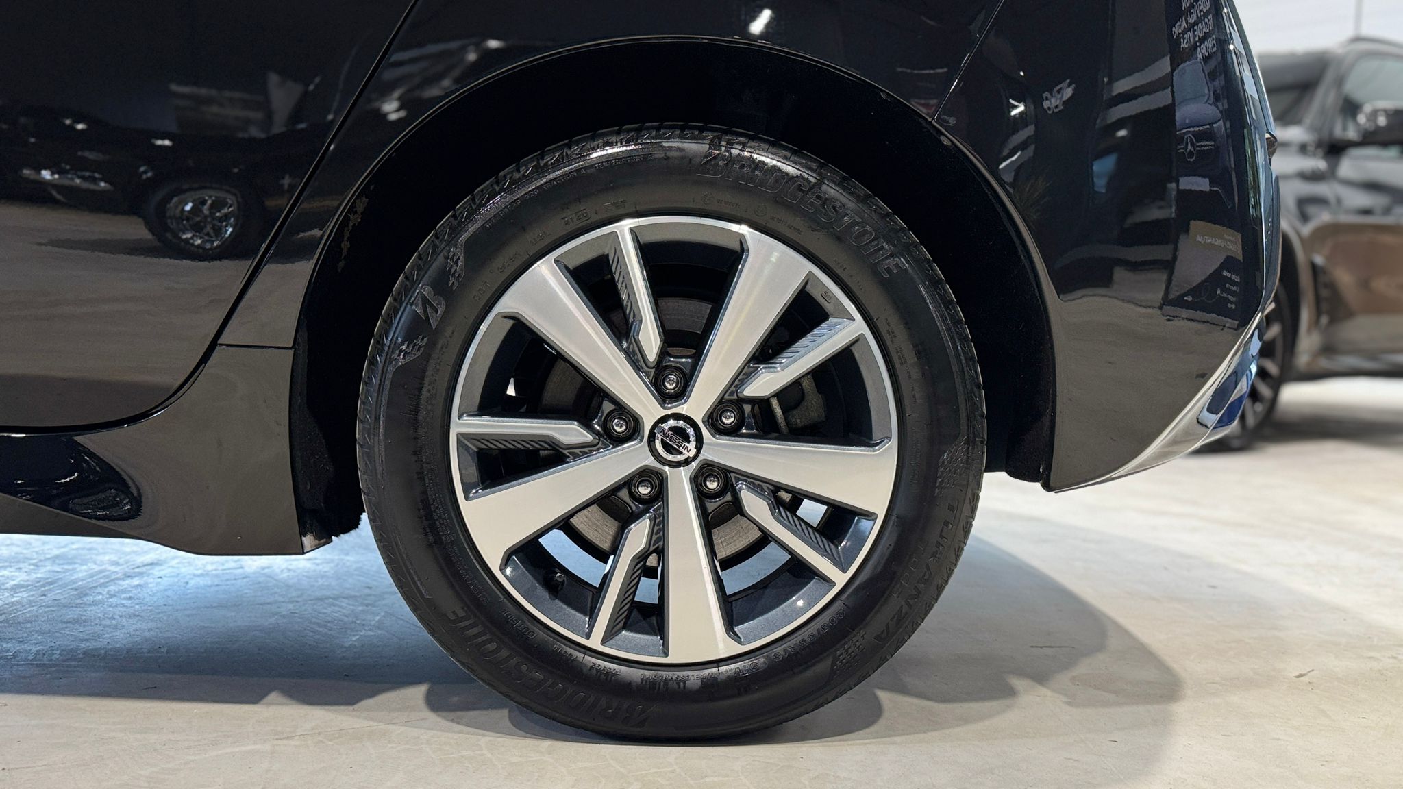 Car image 21