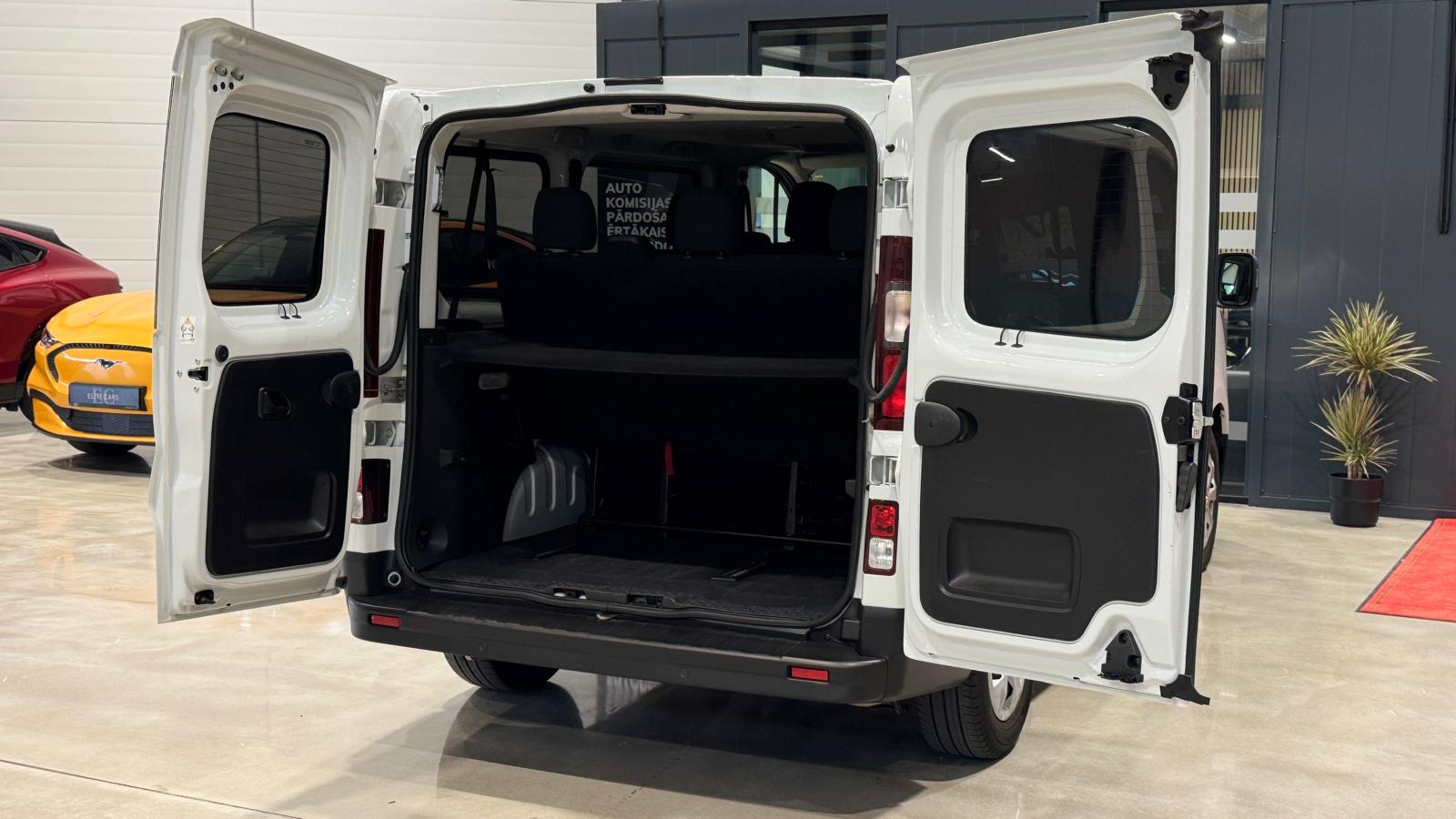 Car image 20