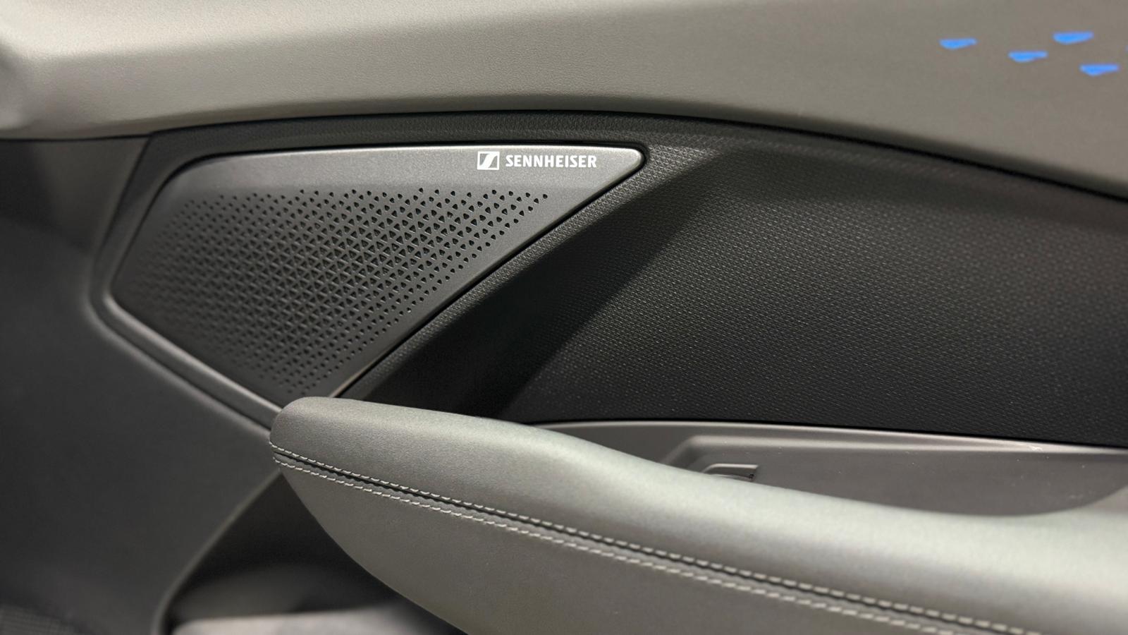 Car image 25