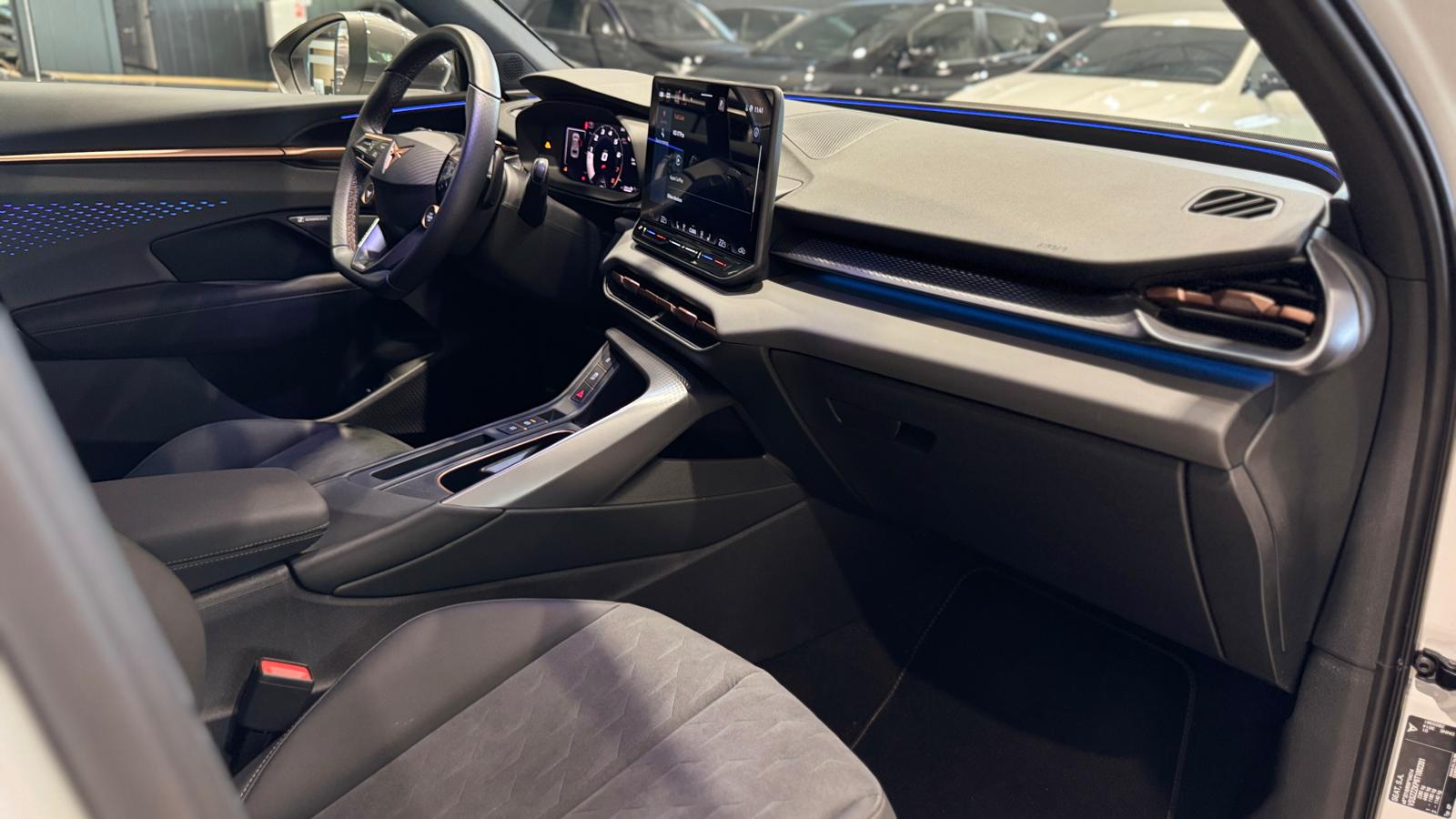 Car image 17