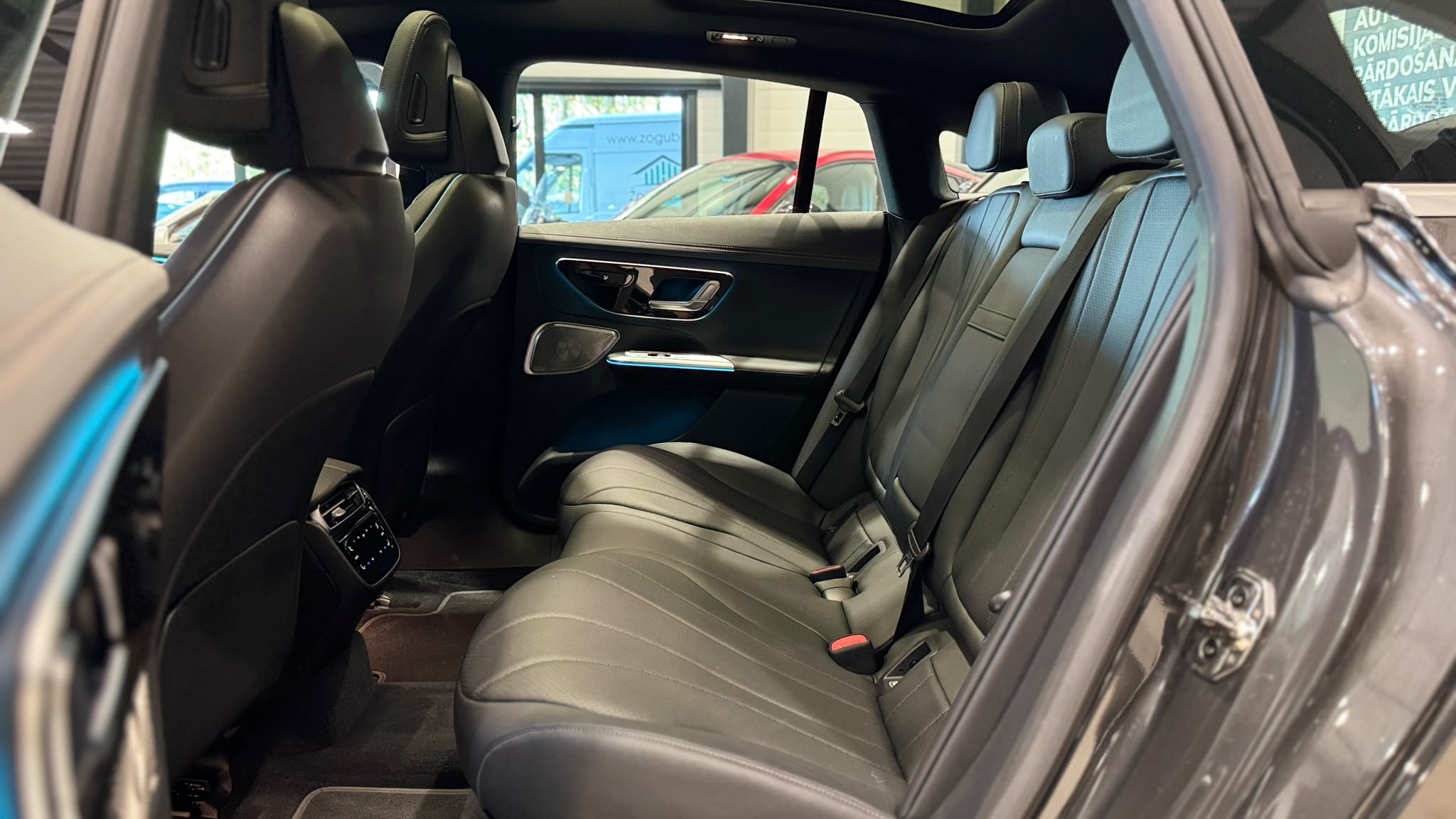 Car image 23