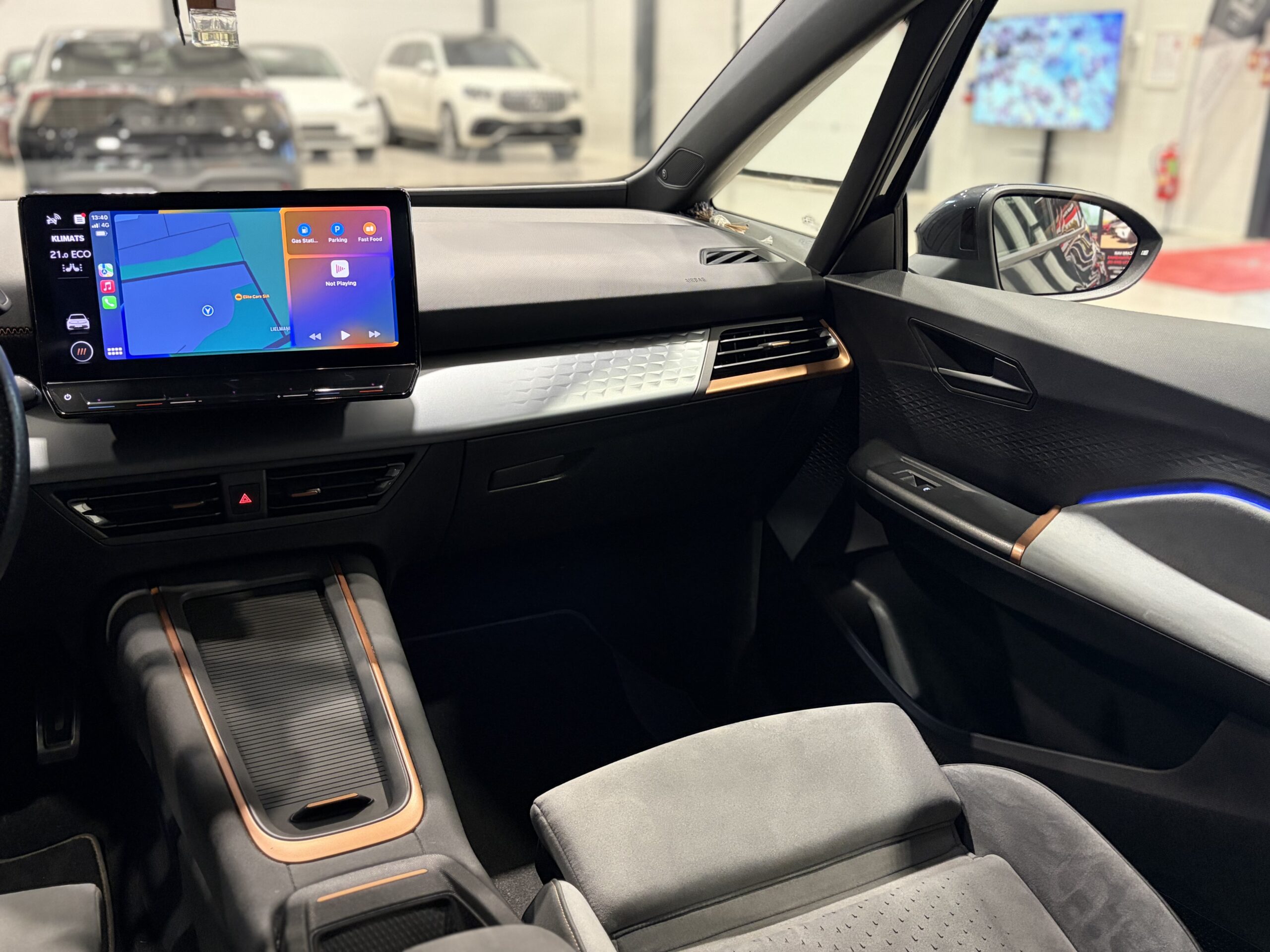 Car image 21