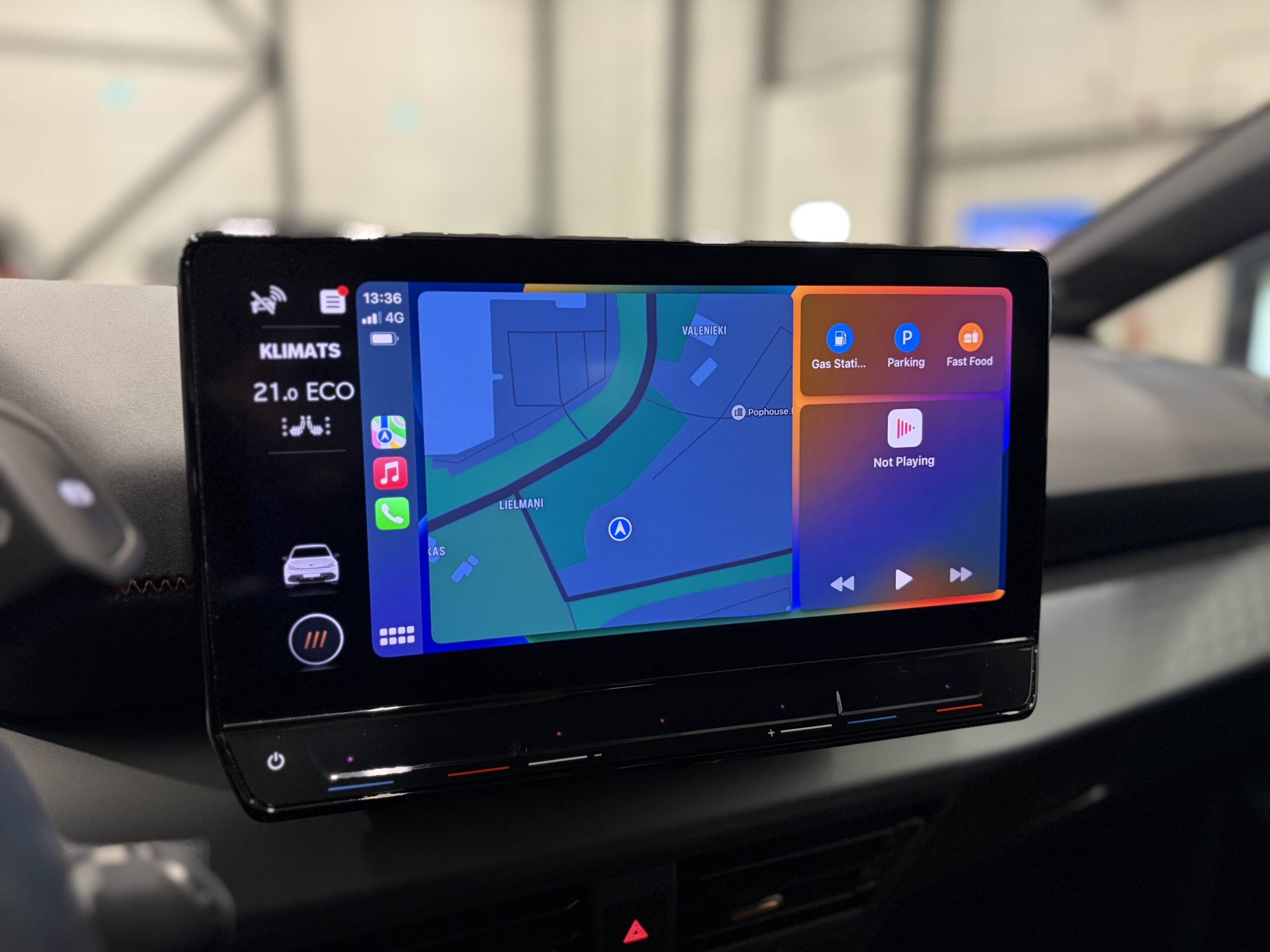 Car image 13