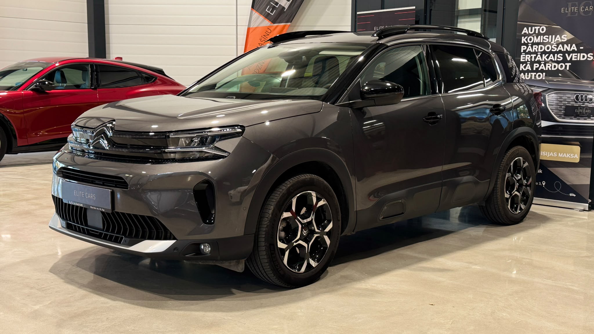 Car image 4