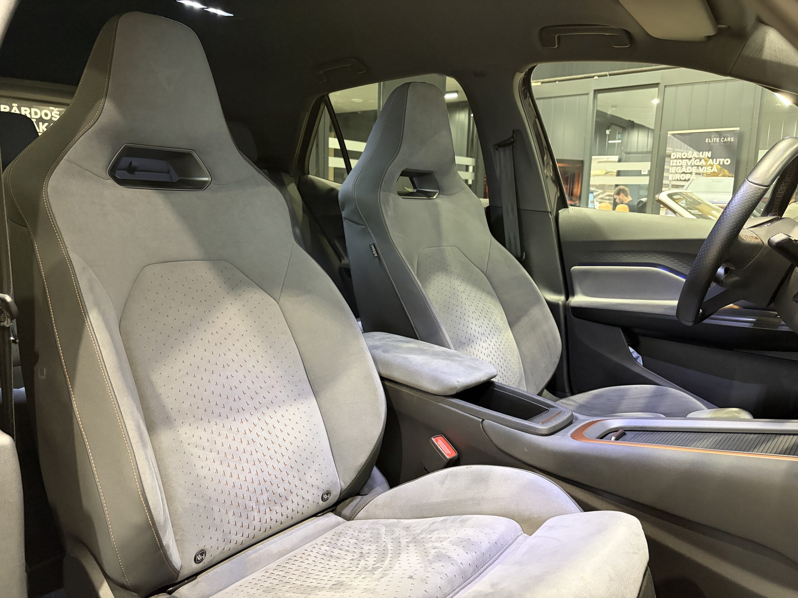 Car image 27
