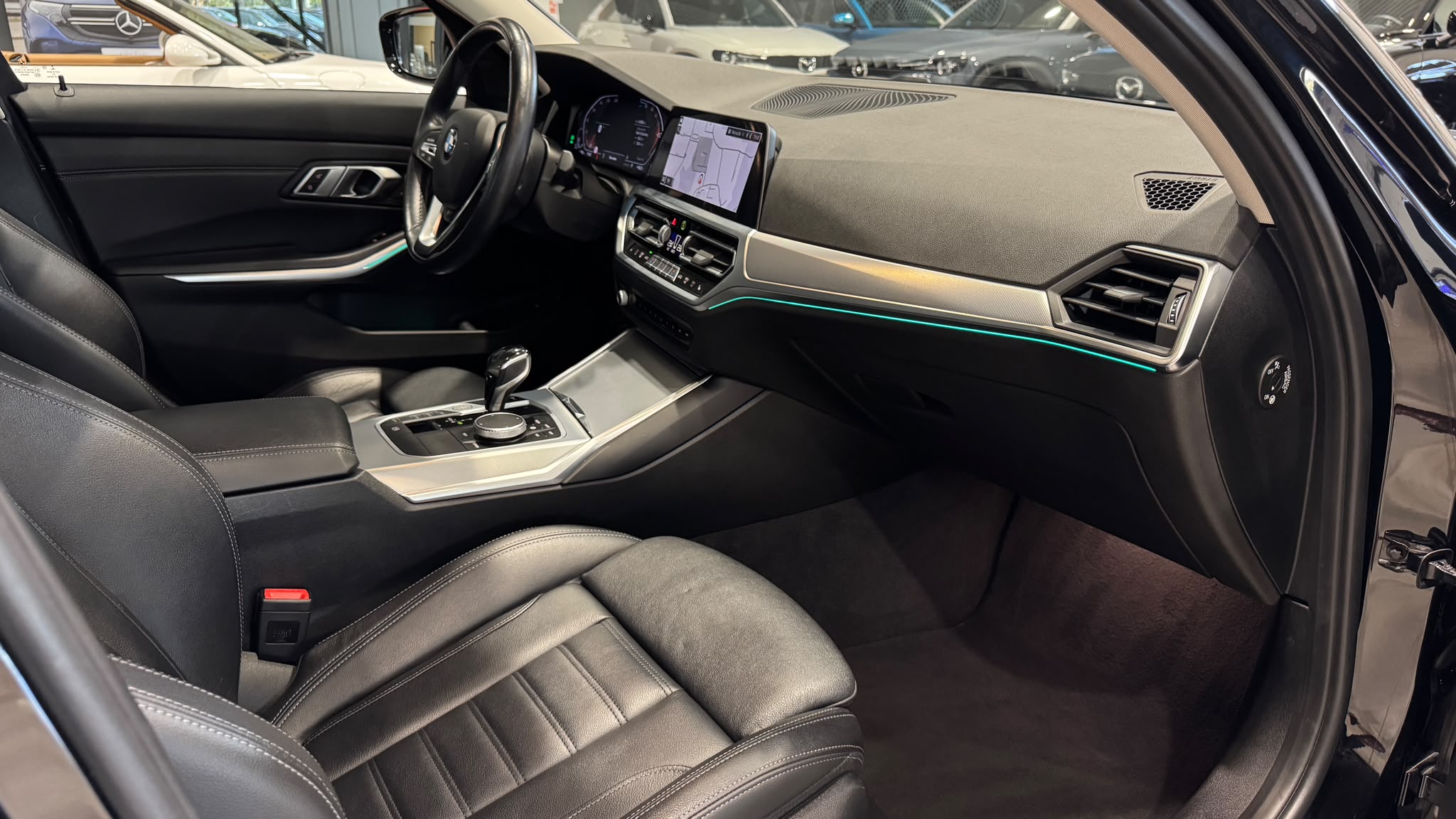 Car image 18