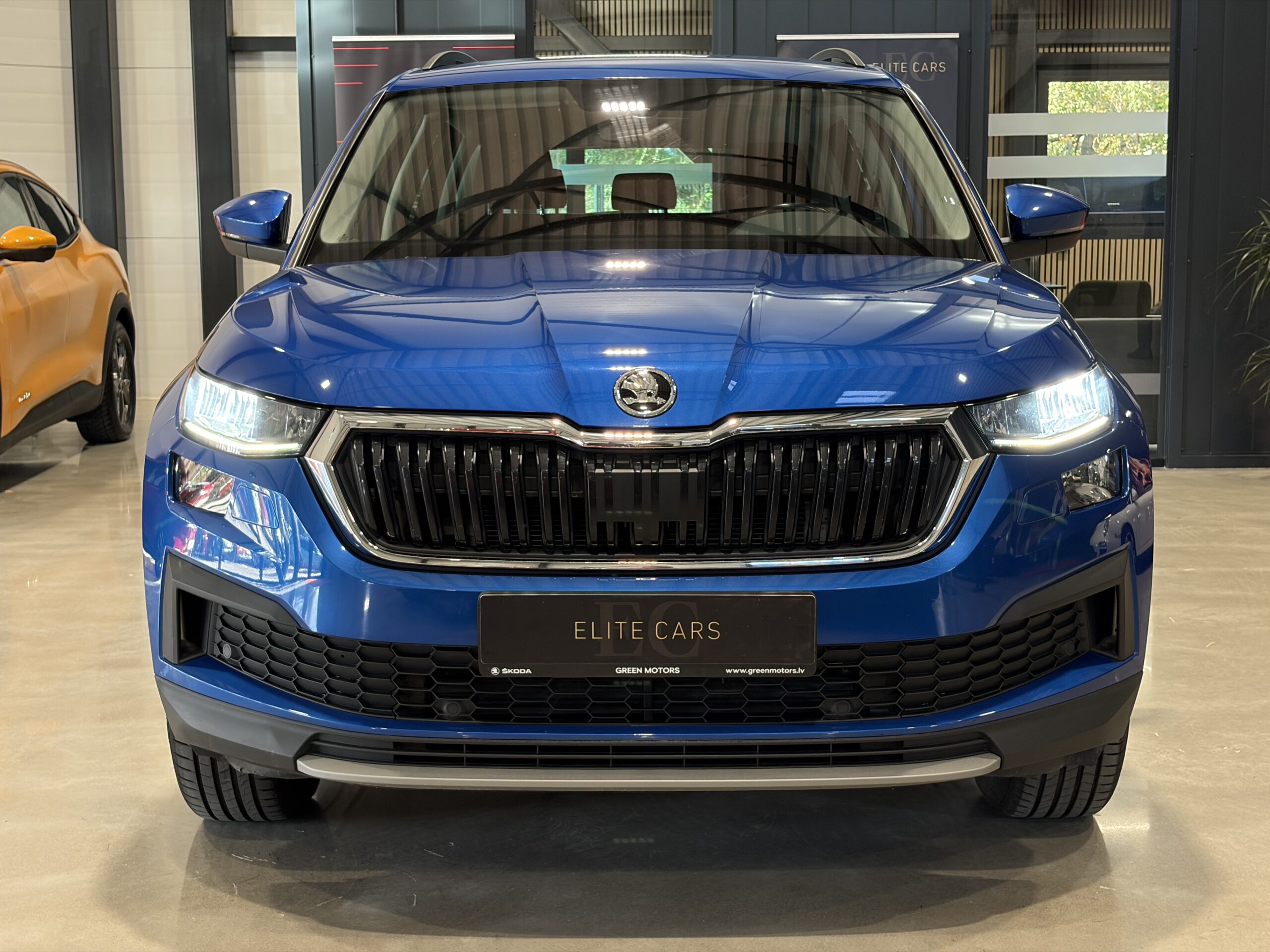 Car image 22