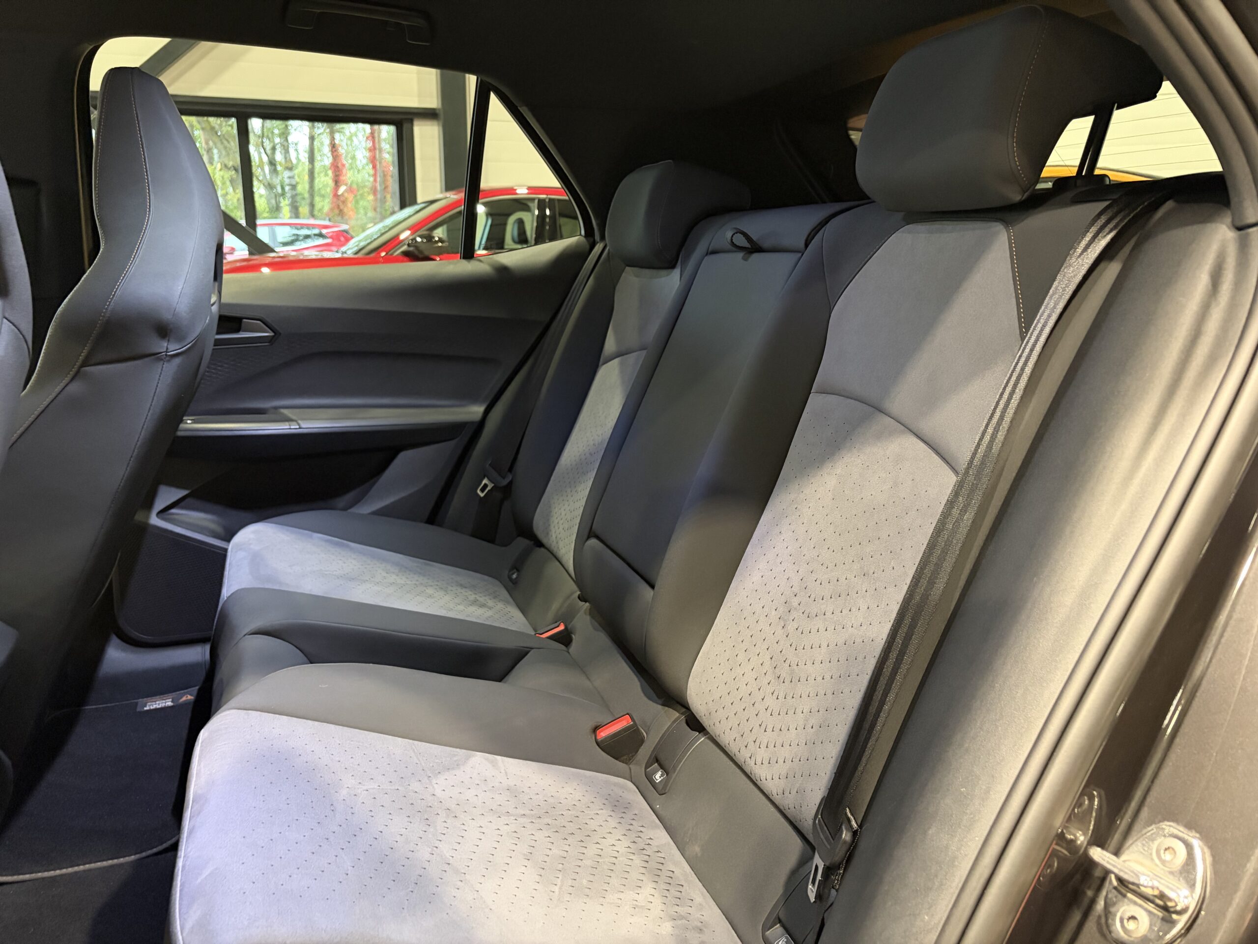 Car image 24