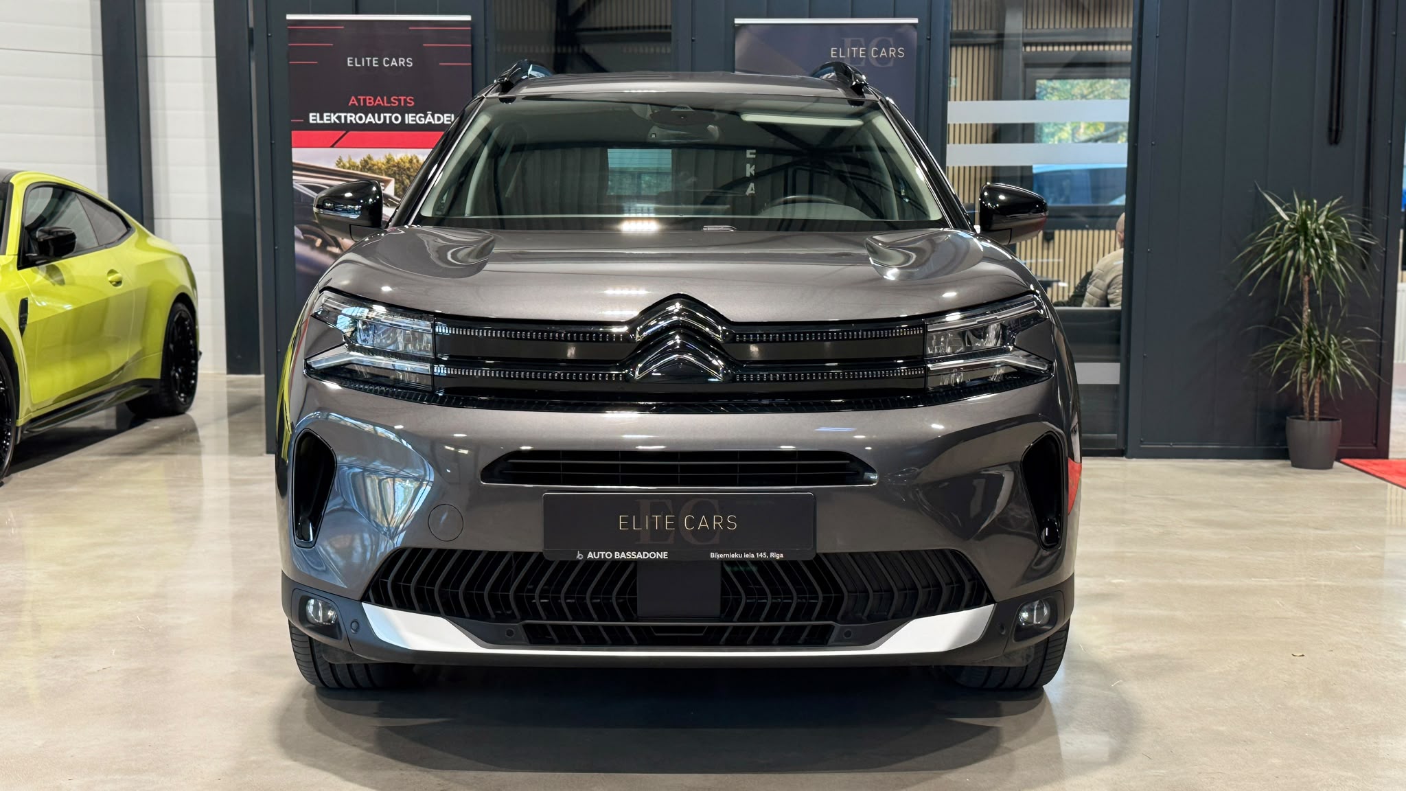 Car image 2