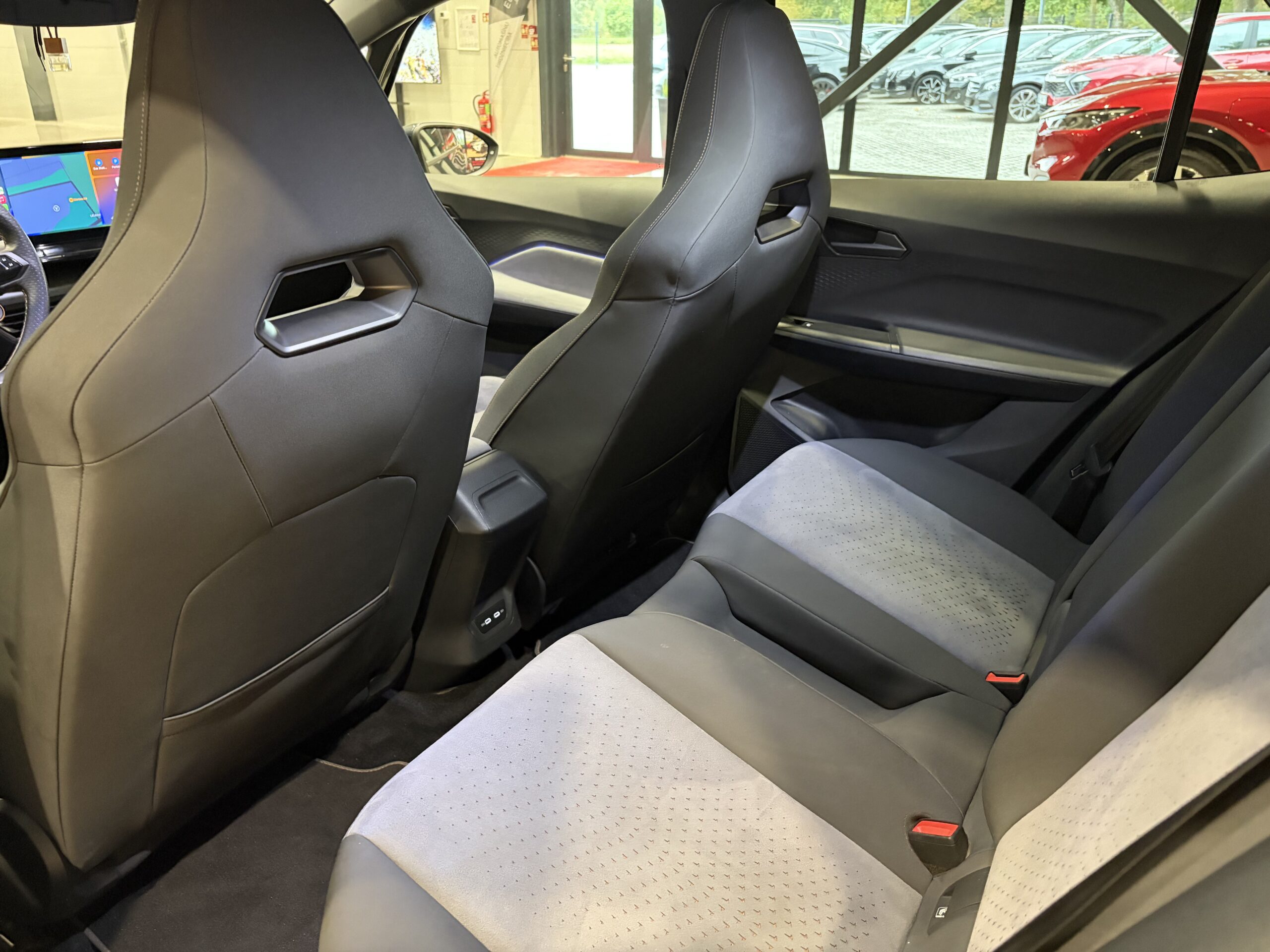 Car image 23