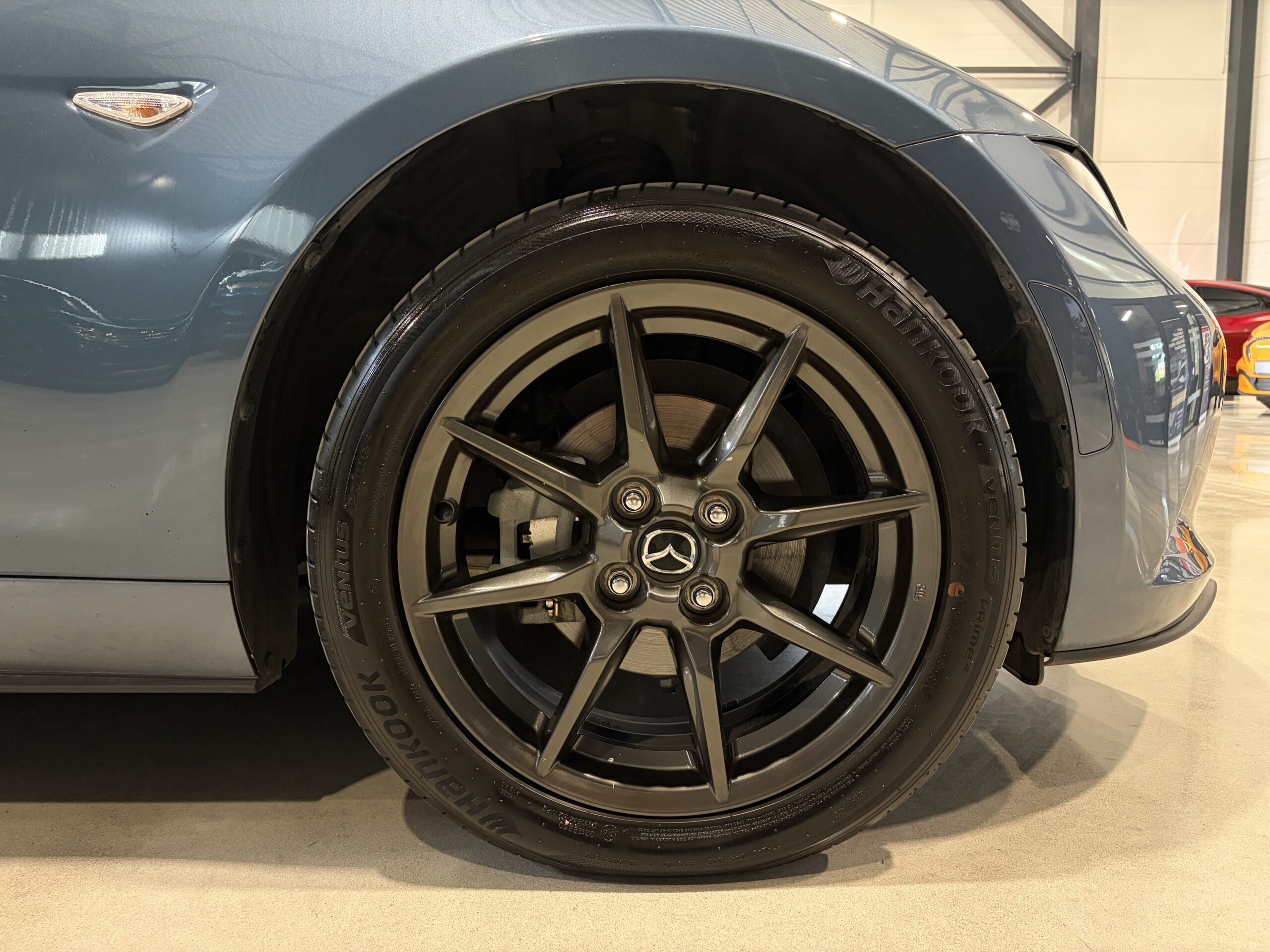 Car image 17