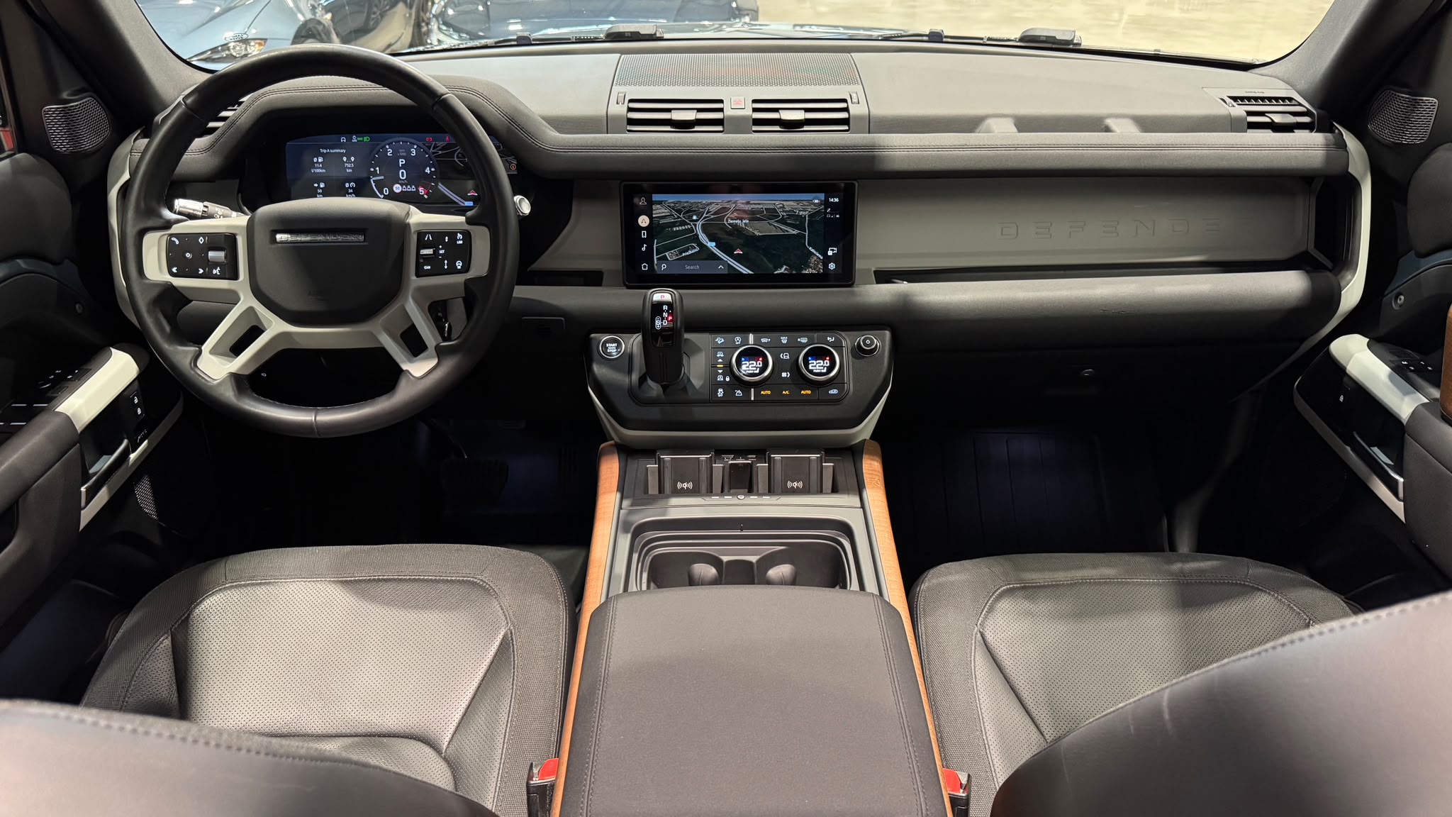 Car image 9