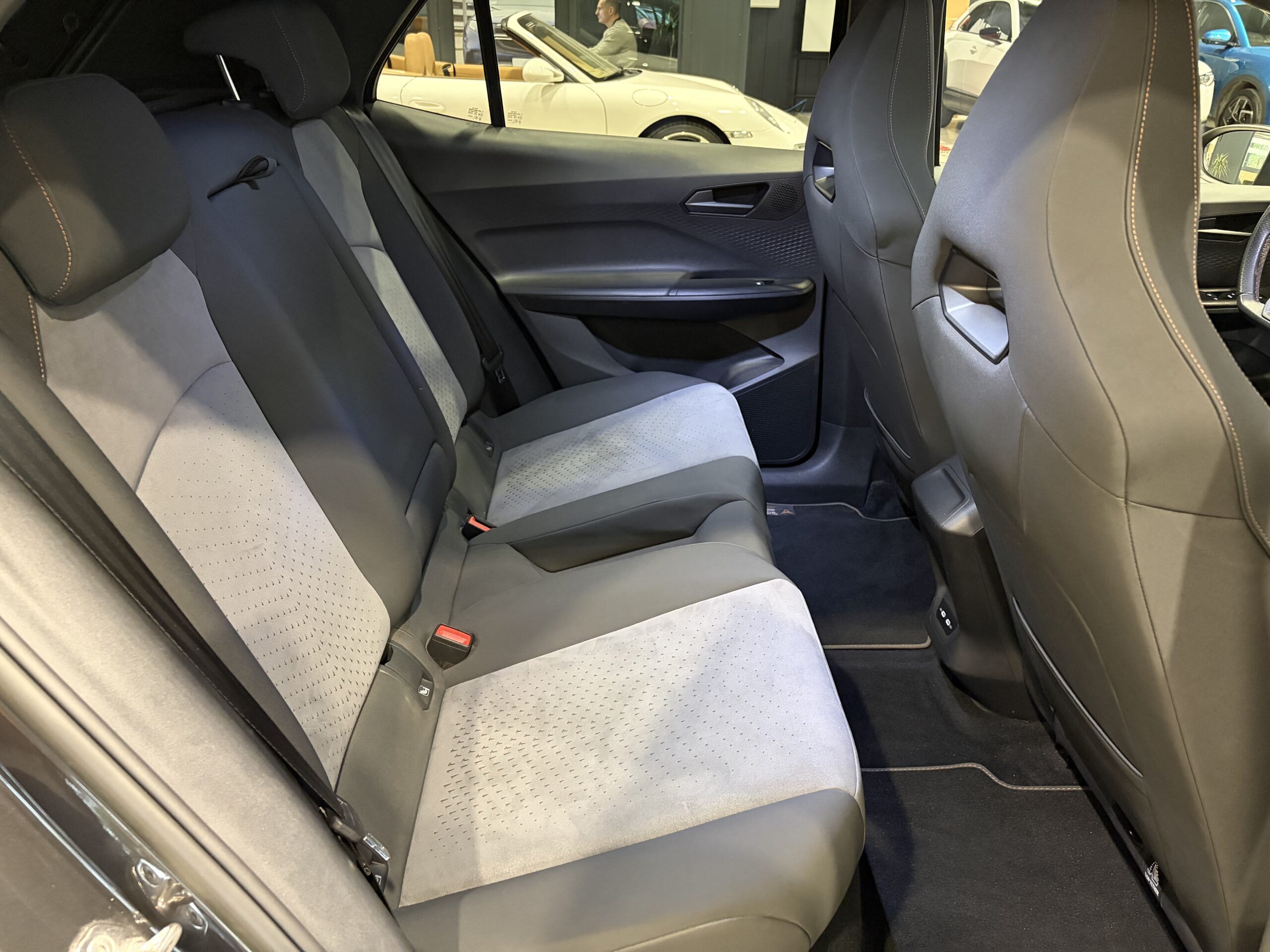Car image 25