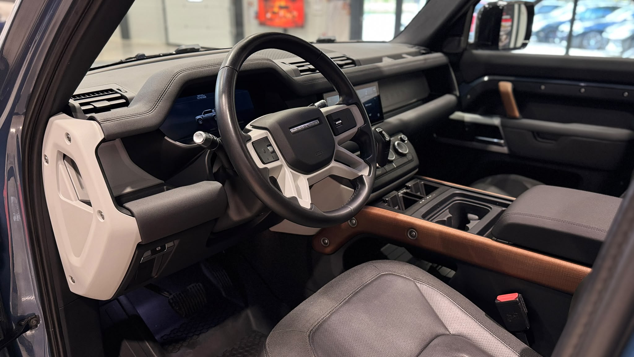 Car image 8