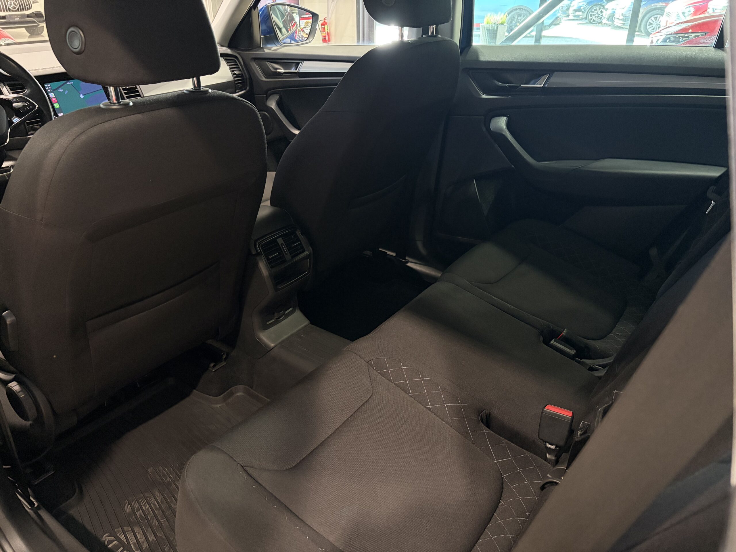 Car image 17
