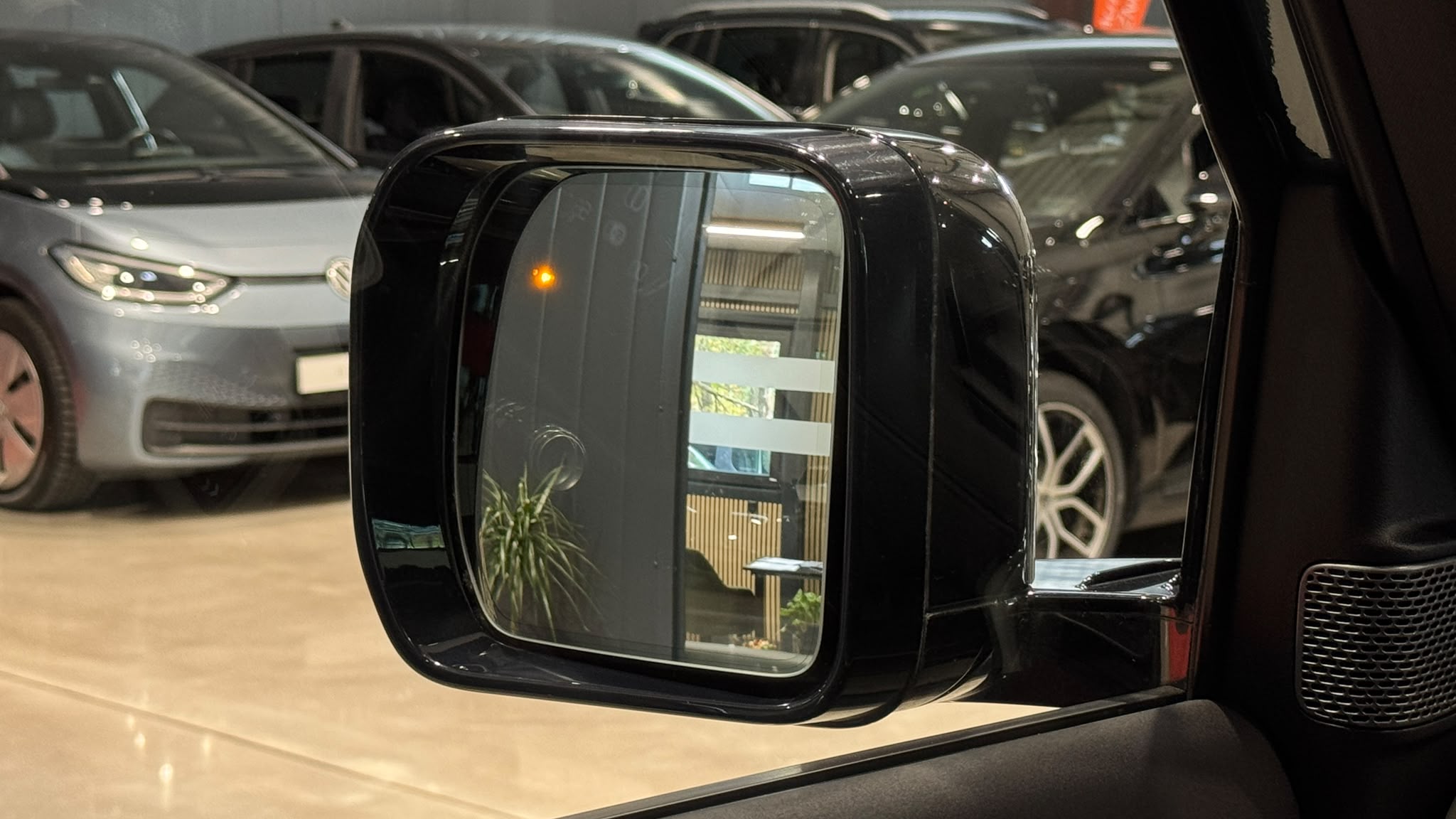 Car image 28