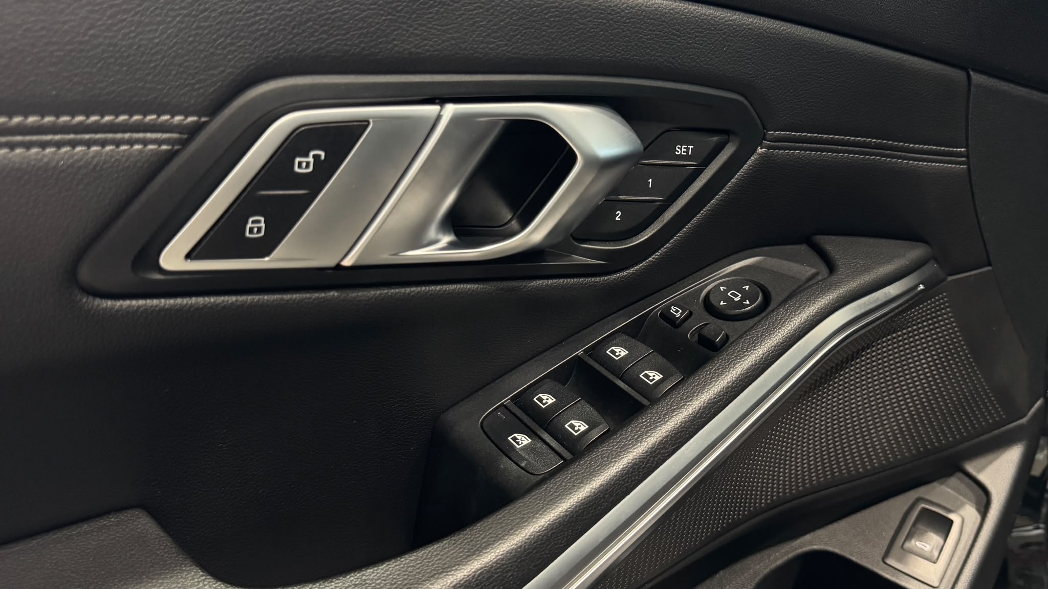 Car image 26