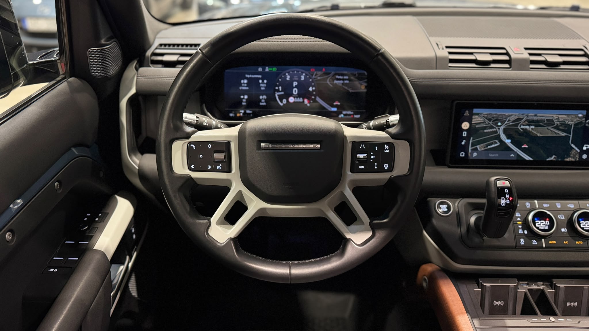 Car image 10