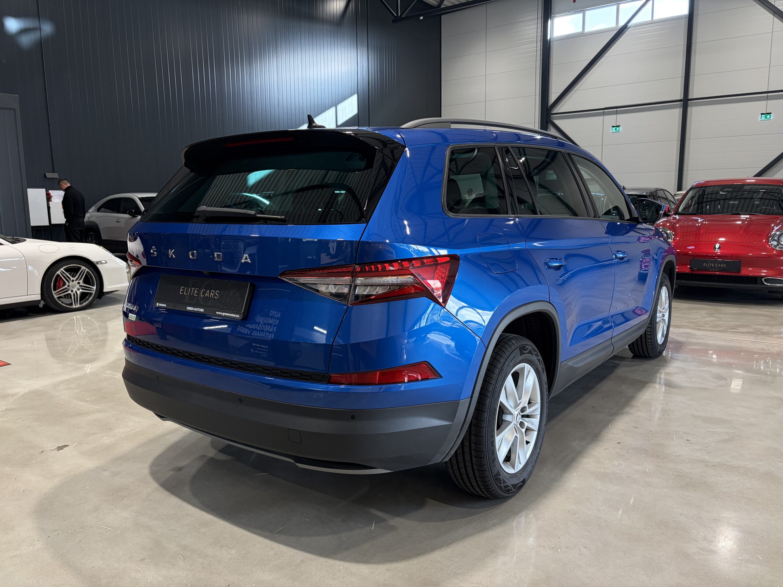 Car image 2