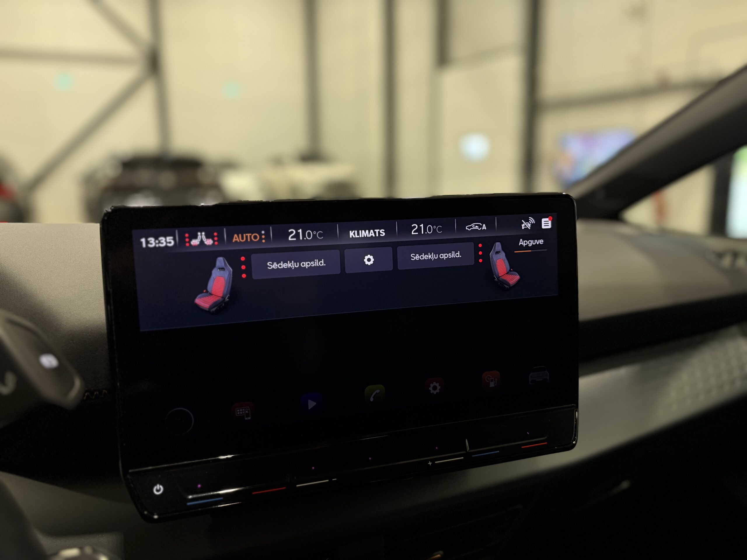 Car image 11
