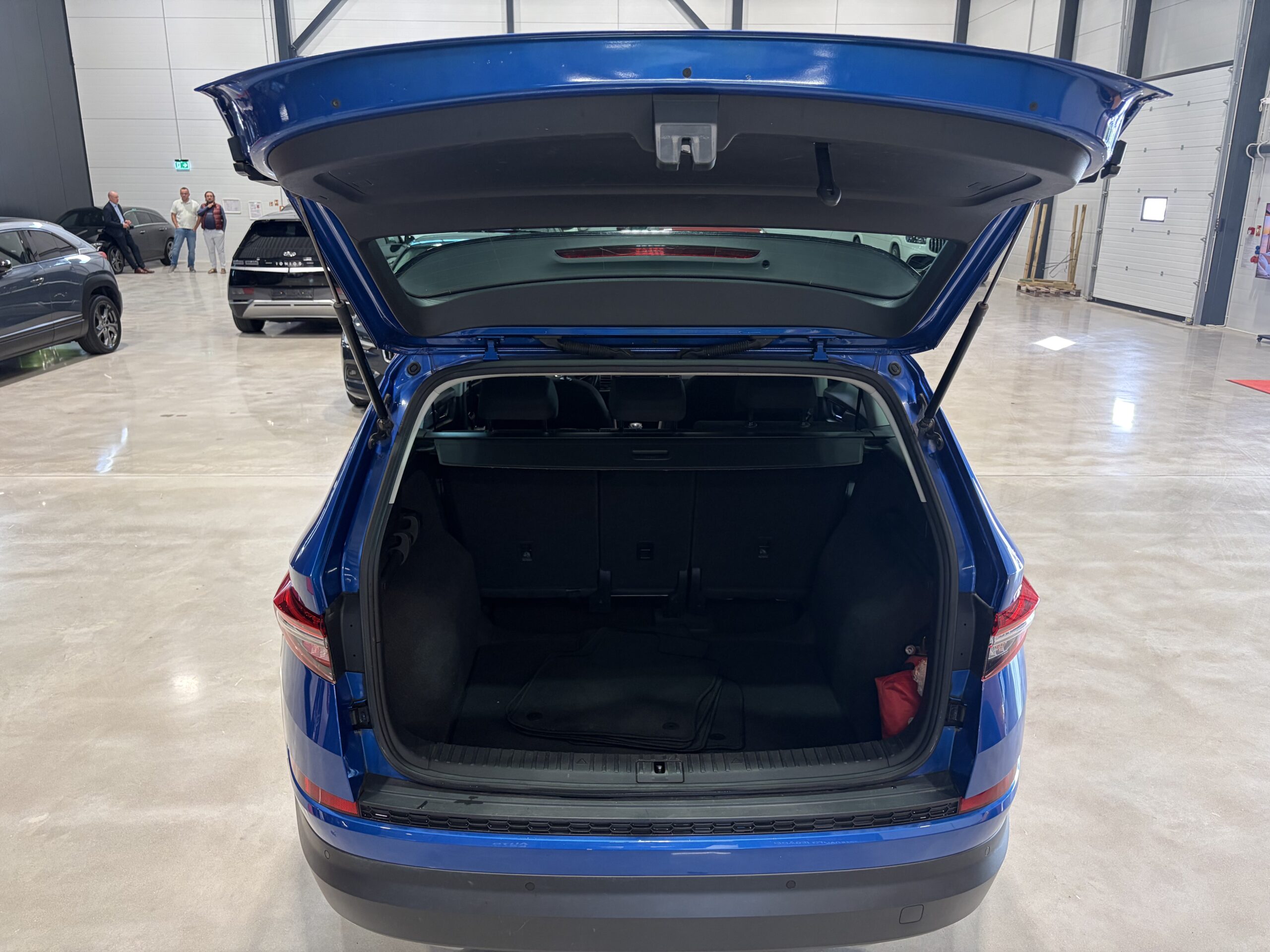 Car image 4