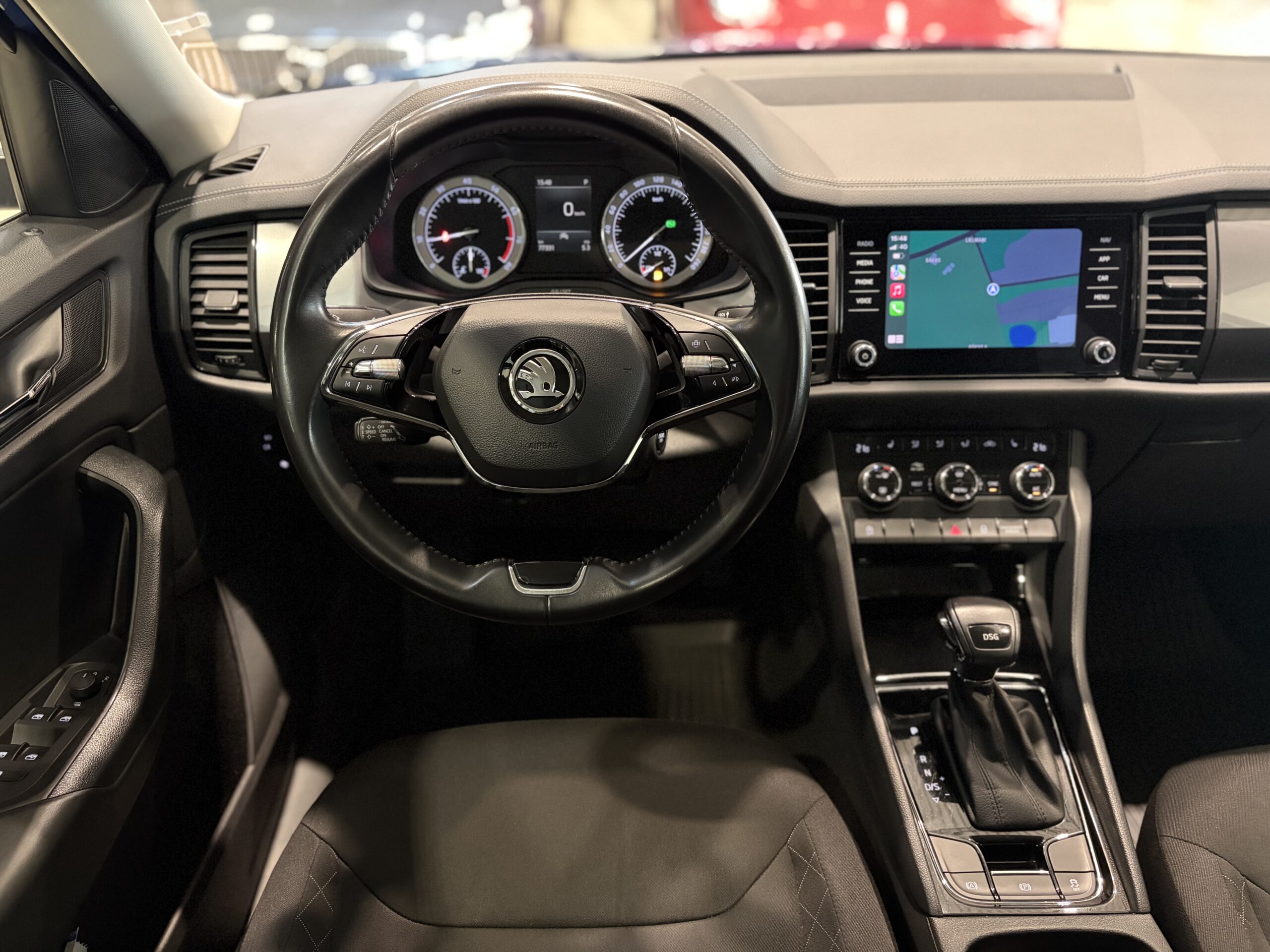 Car image 14