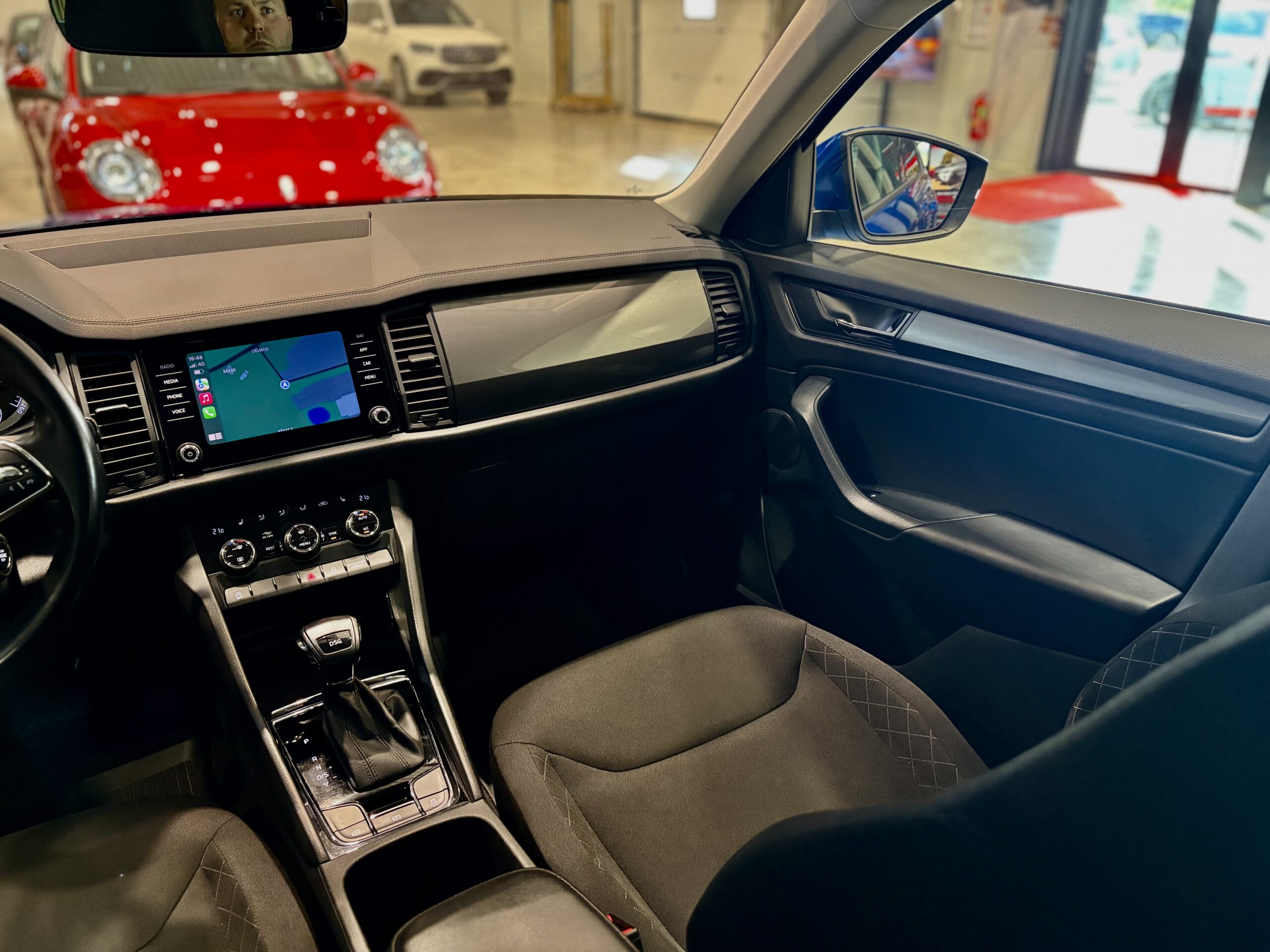 Car image 16